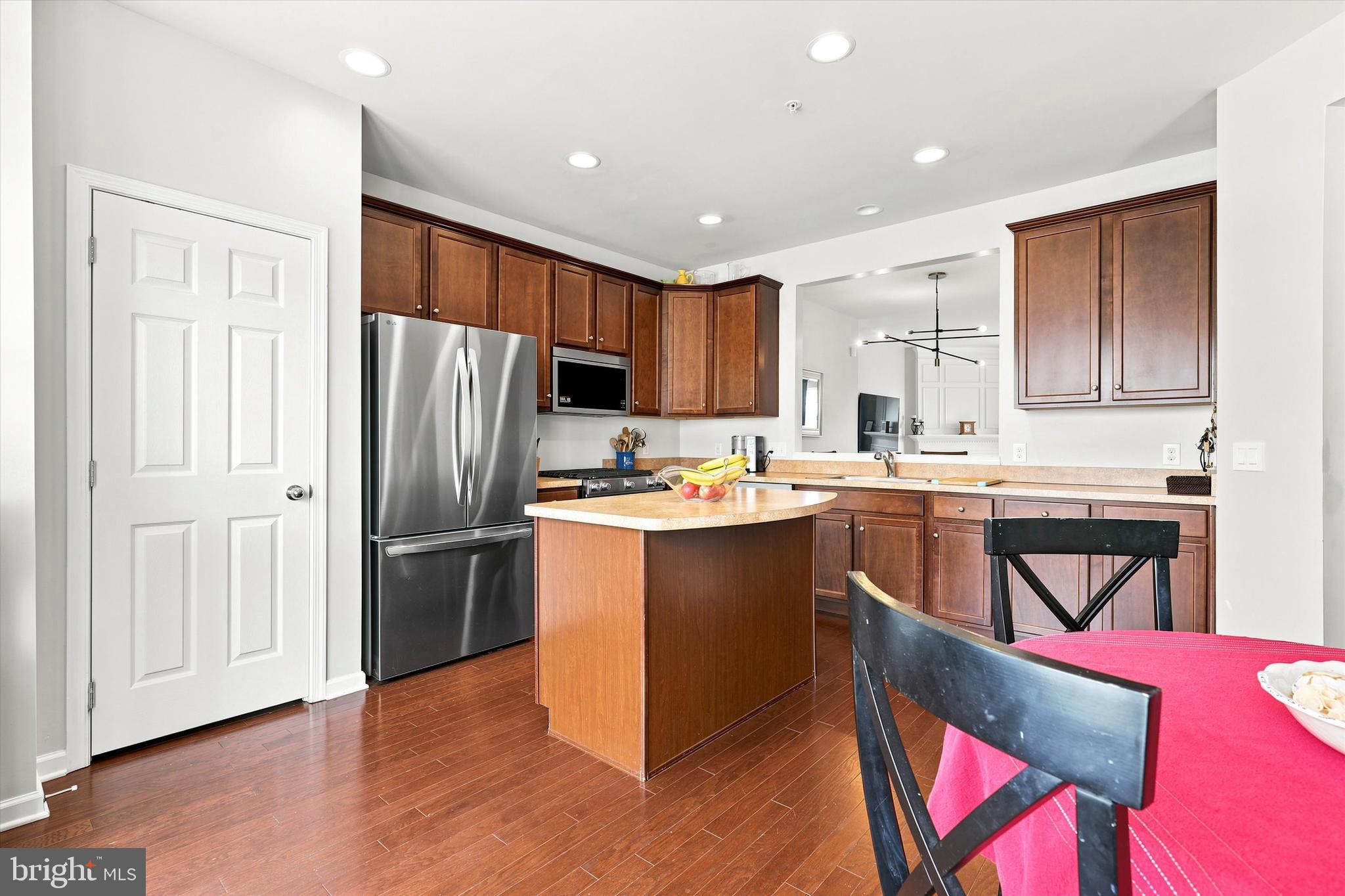 MONTGOMERY POINTE - Residential