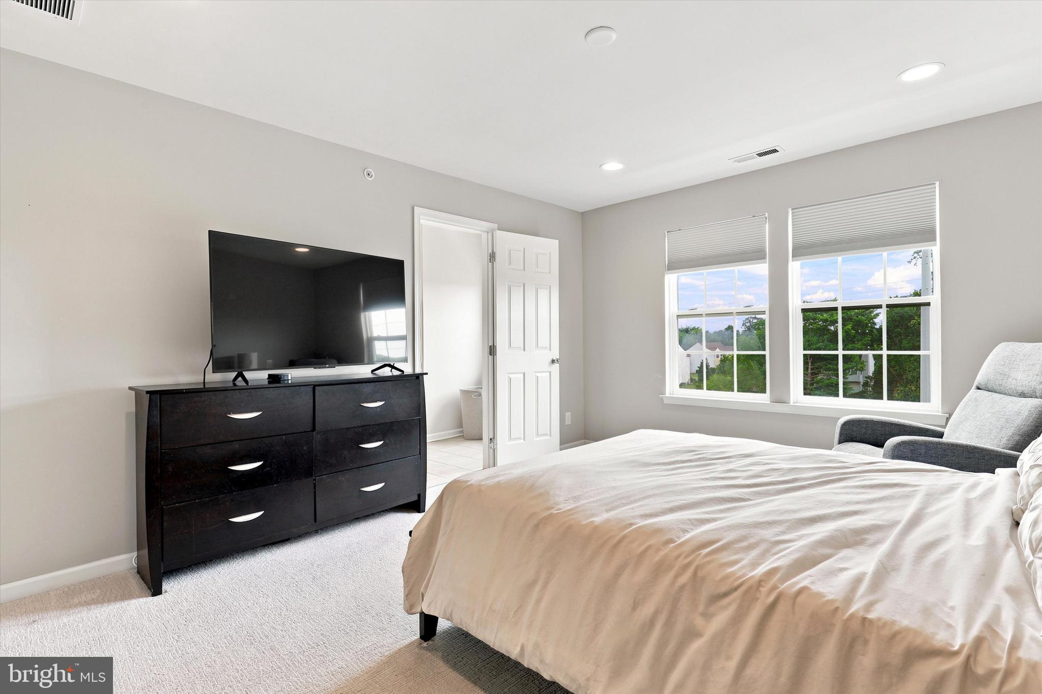 MONTGOMERY POINTE - Residential