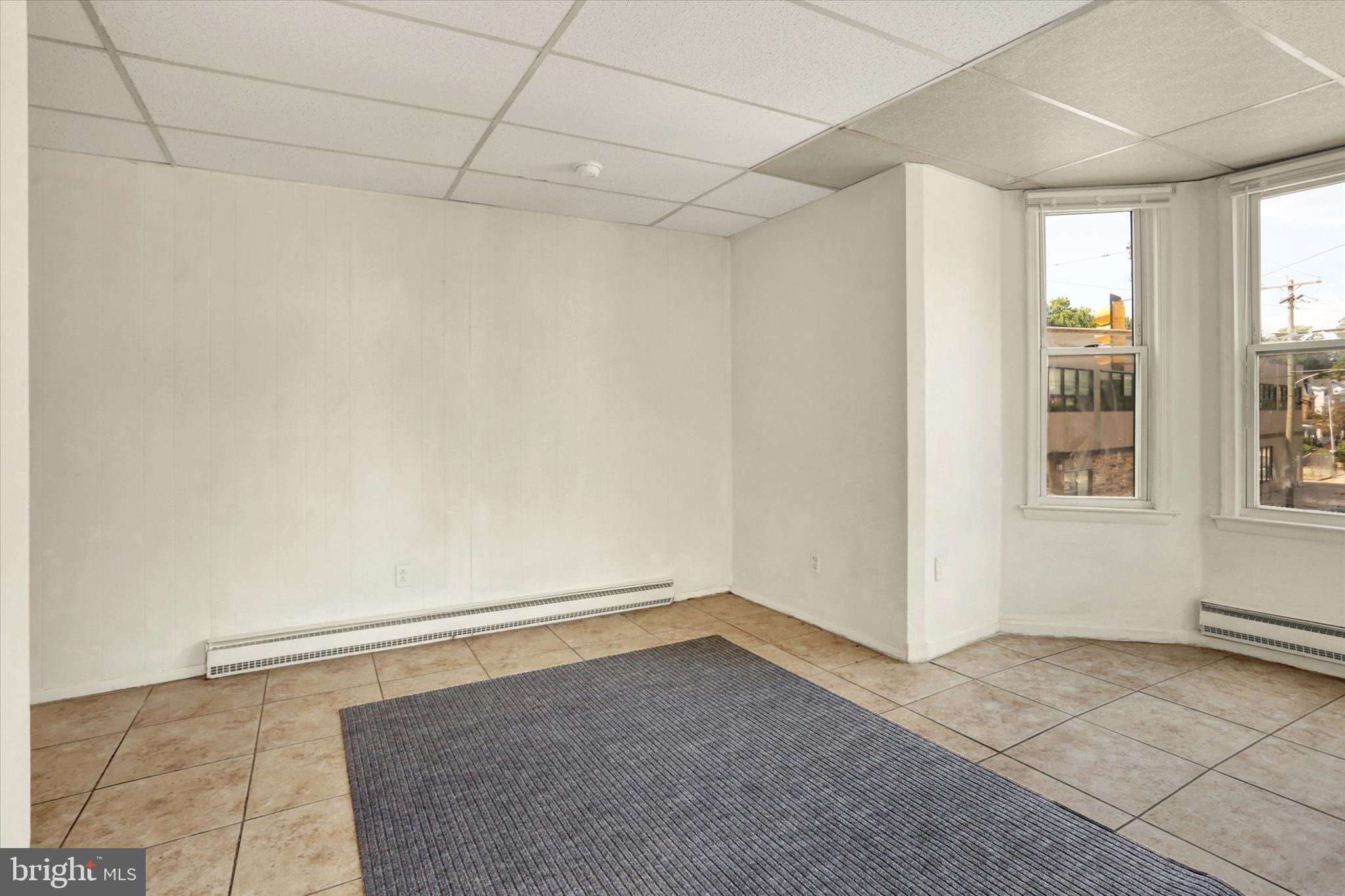 ROXBOROUGH - Commercial Sale