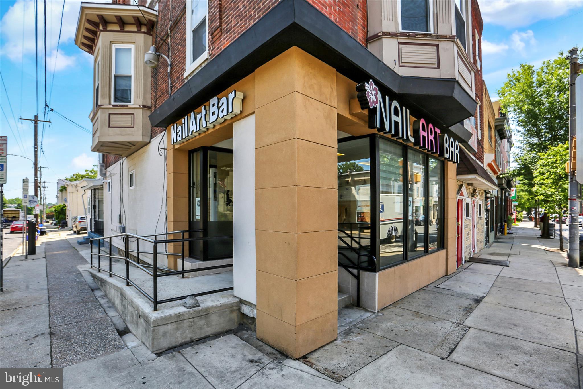 ROXBOROUGH - Commercial Sale