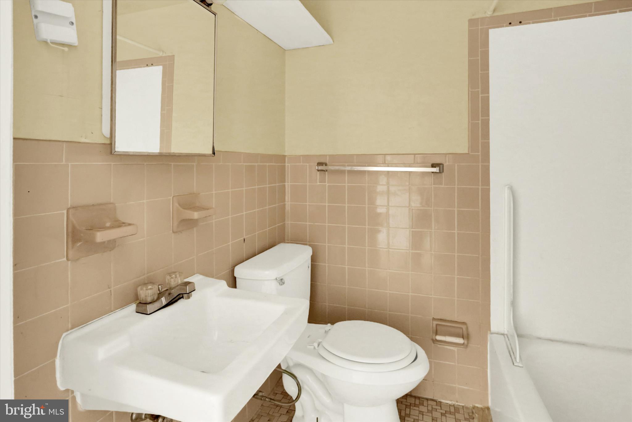 ROXBOROUGH - Commercial Sale