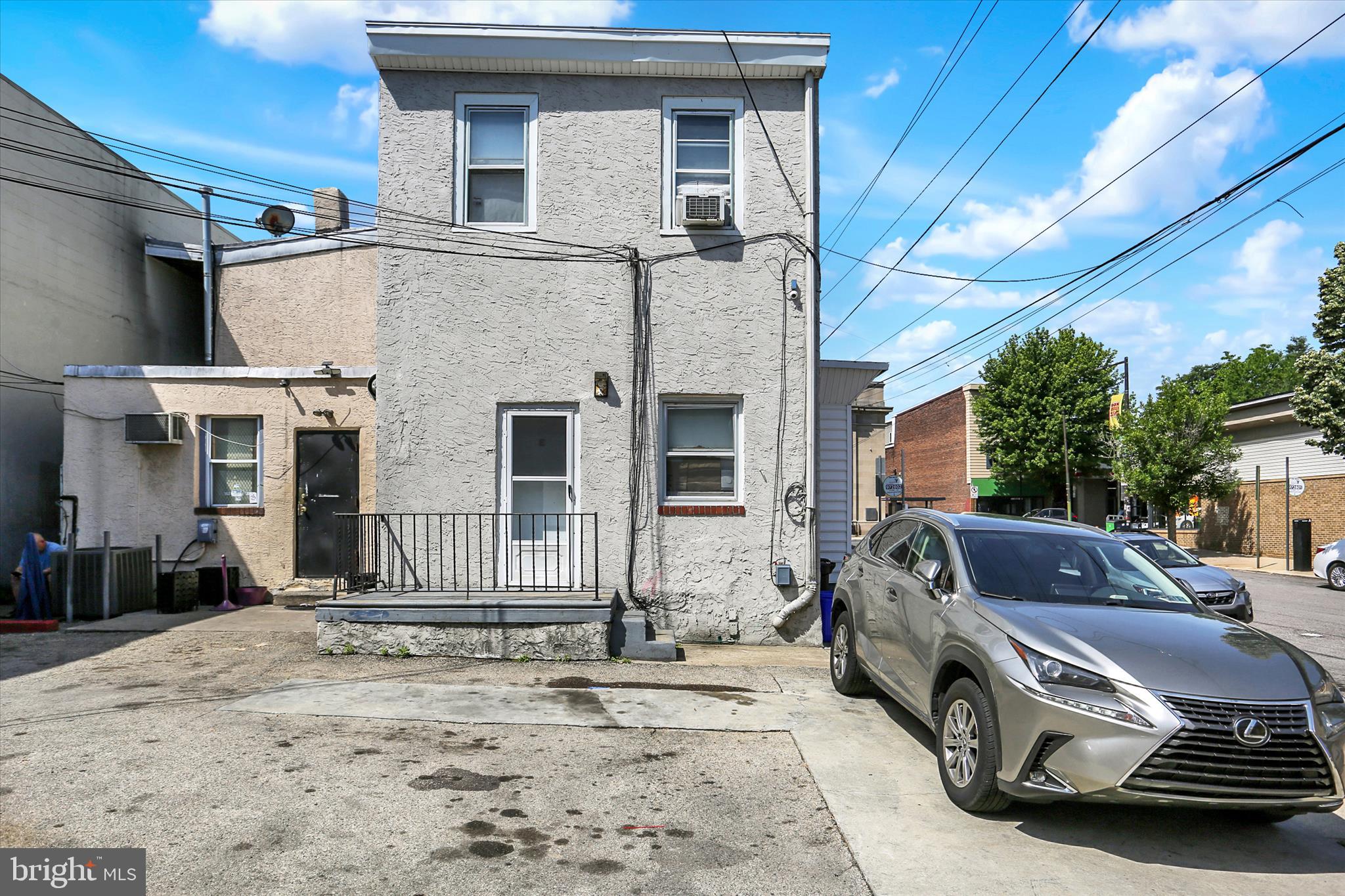 ROXBOROUGH - Commercial Sale