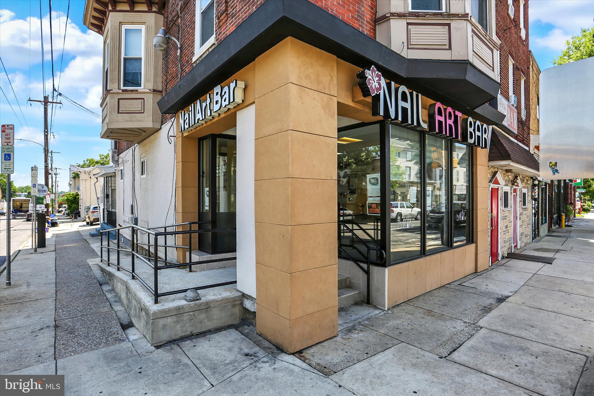 ROXBOROUGH - Commercial Sale