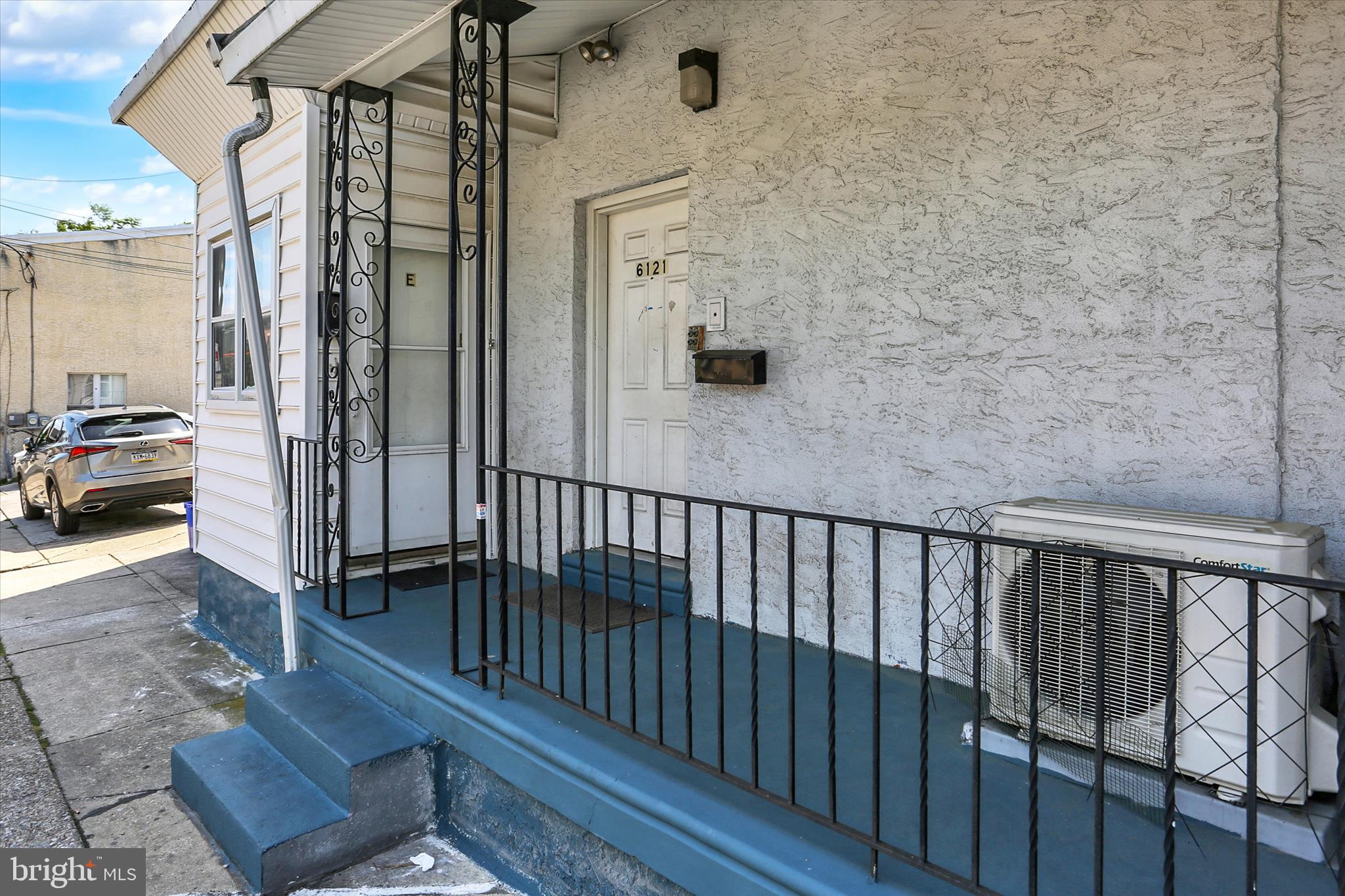 ROXBOROUGH - Commercial Sale
