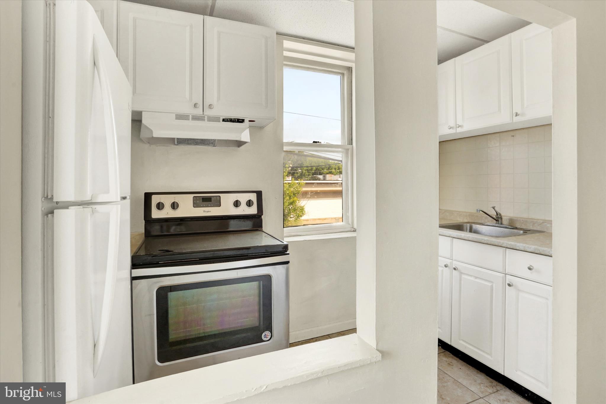 ROXBOROUGH - Commercial Sale