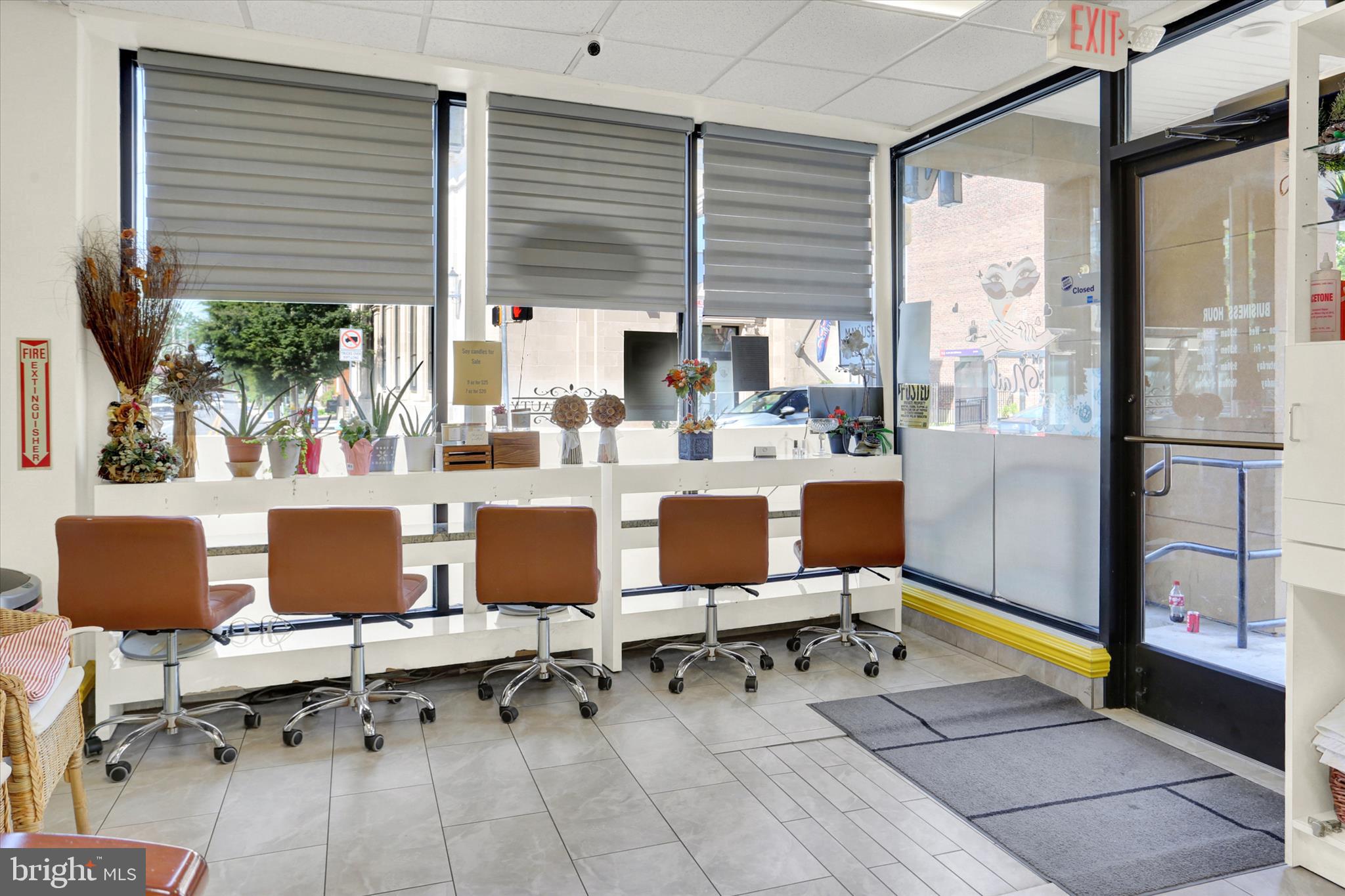 ROXBOROUGH - Commercial Sale