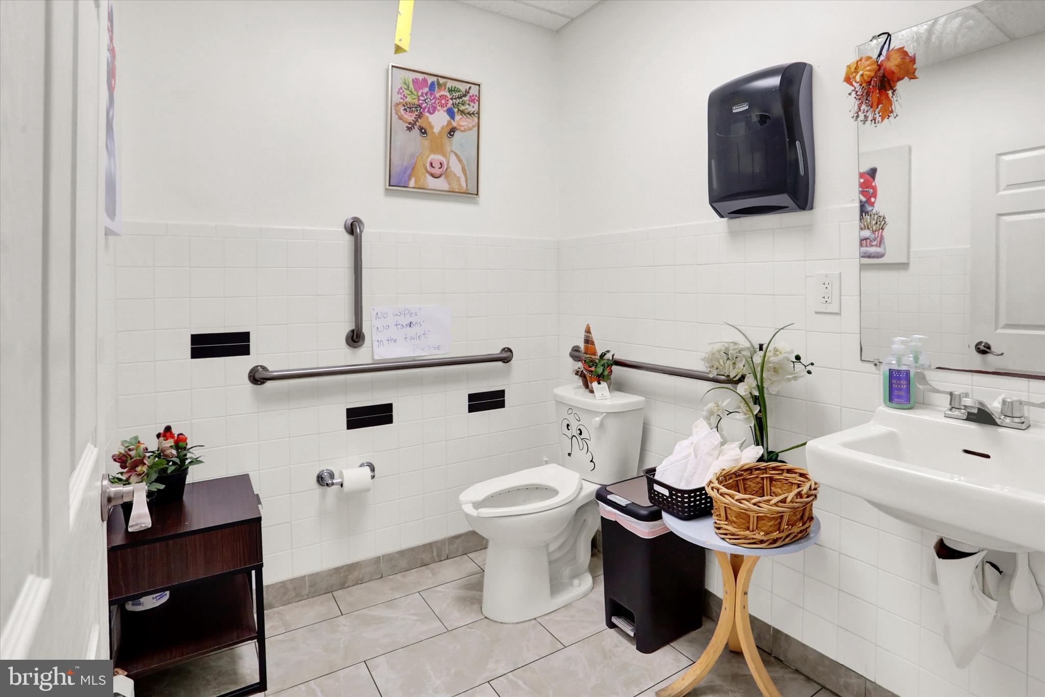 ROXBOROUGH - Commercial Sale