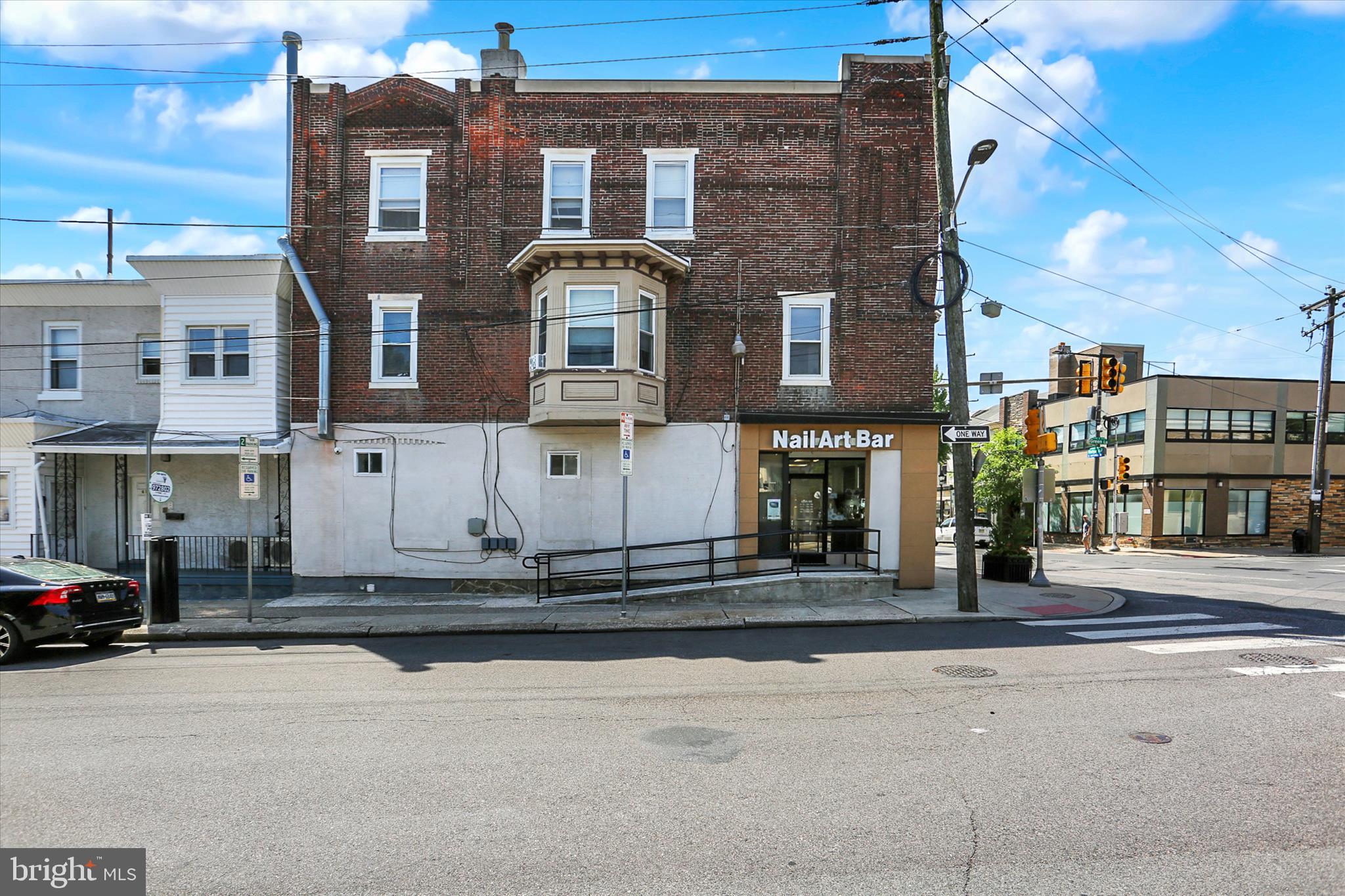 ROXBOROUGH - Commercial Sale
