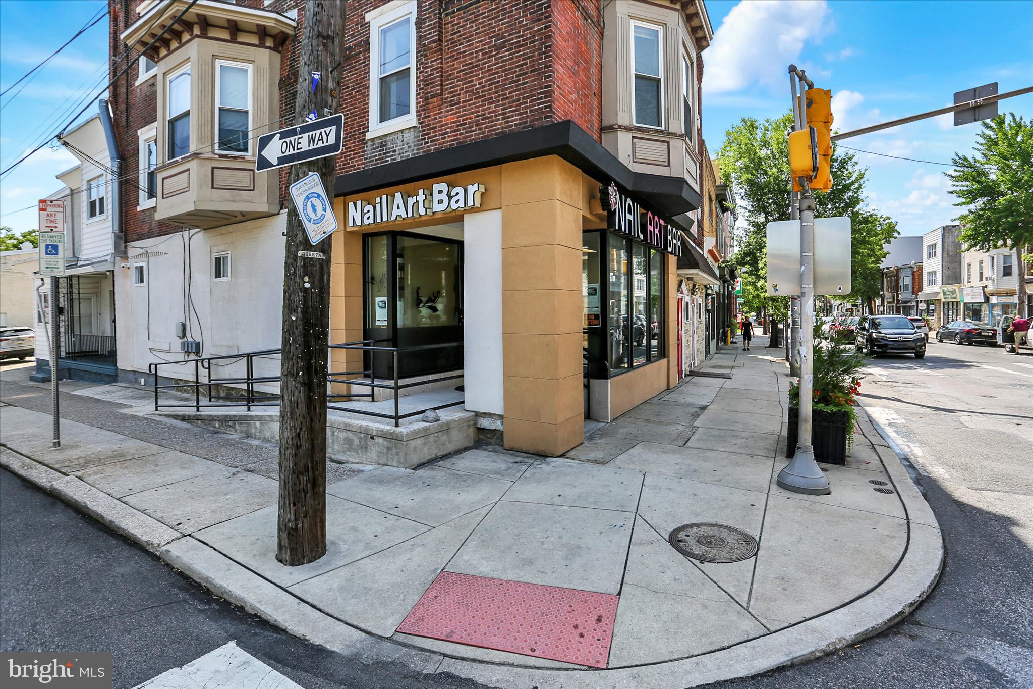 ROXBOROUGH - Commercial Sale
