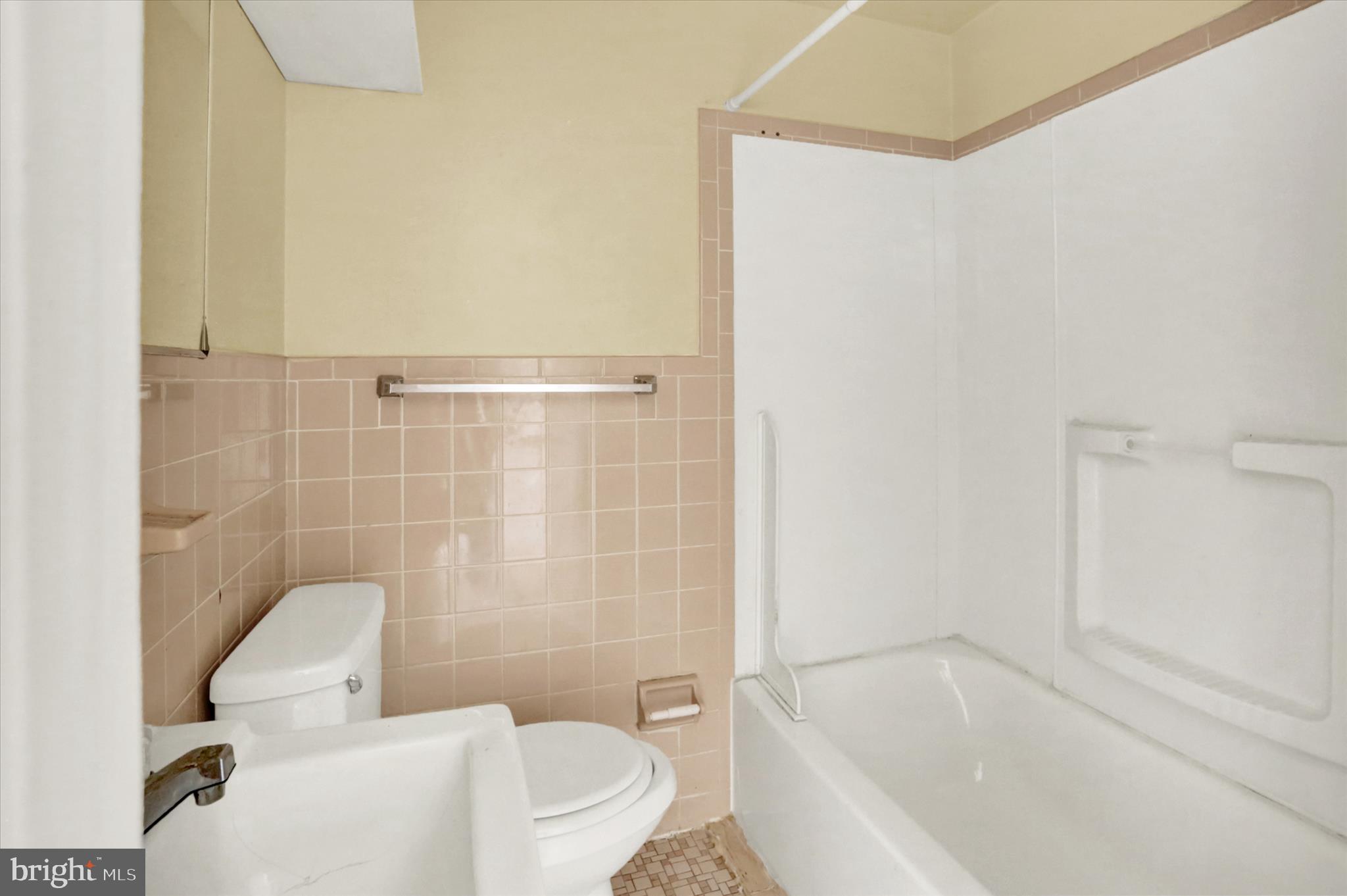 ROXBOROUGH - Commercial Sale