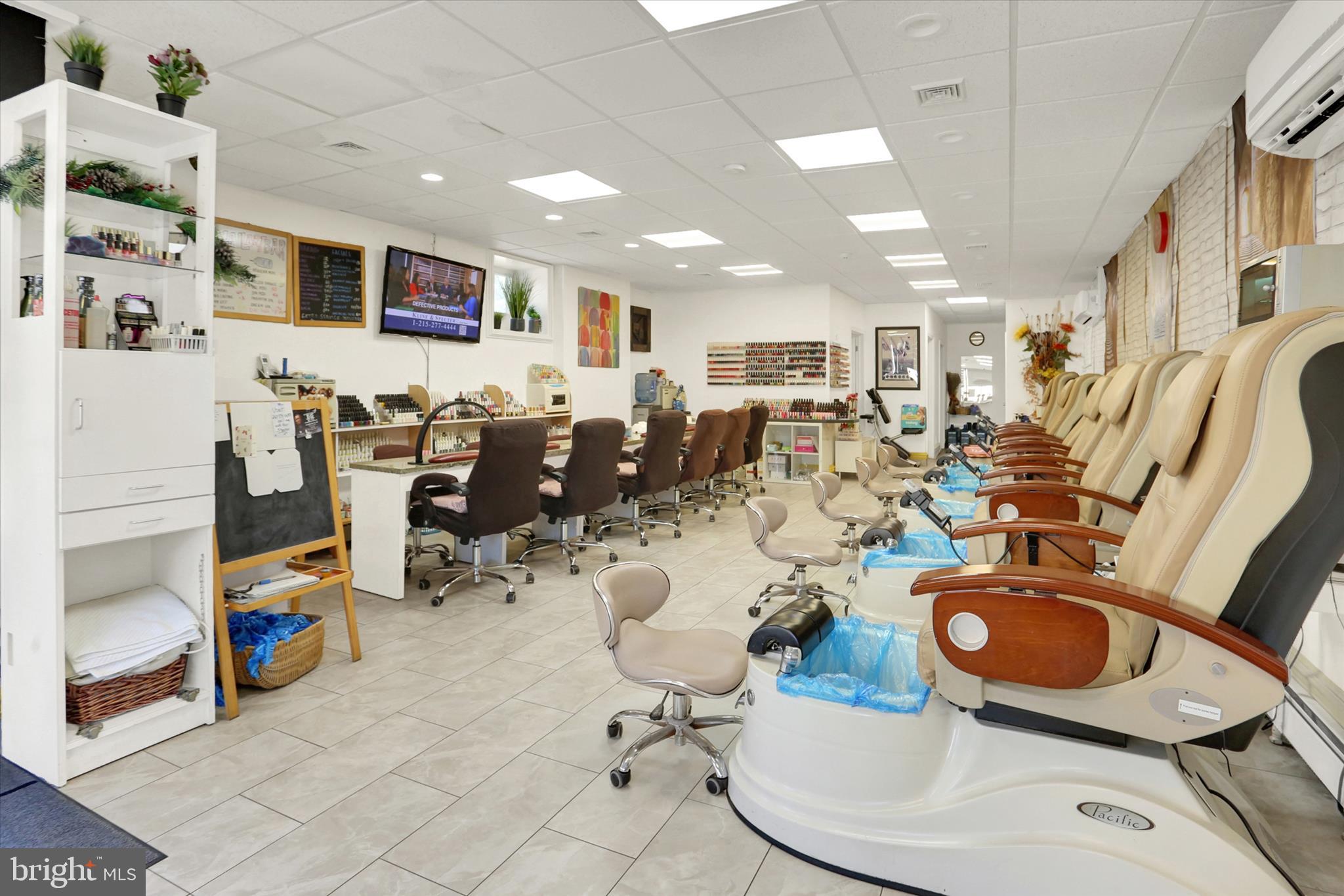 ROXBOROUGH - Commercial Sale