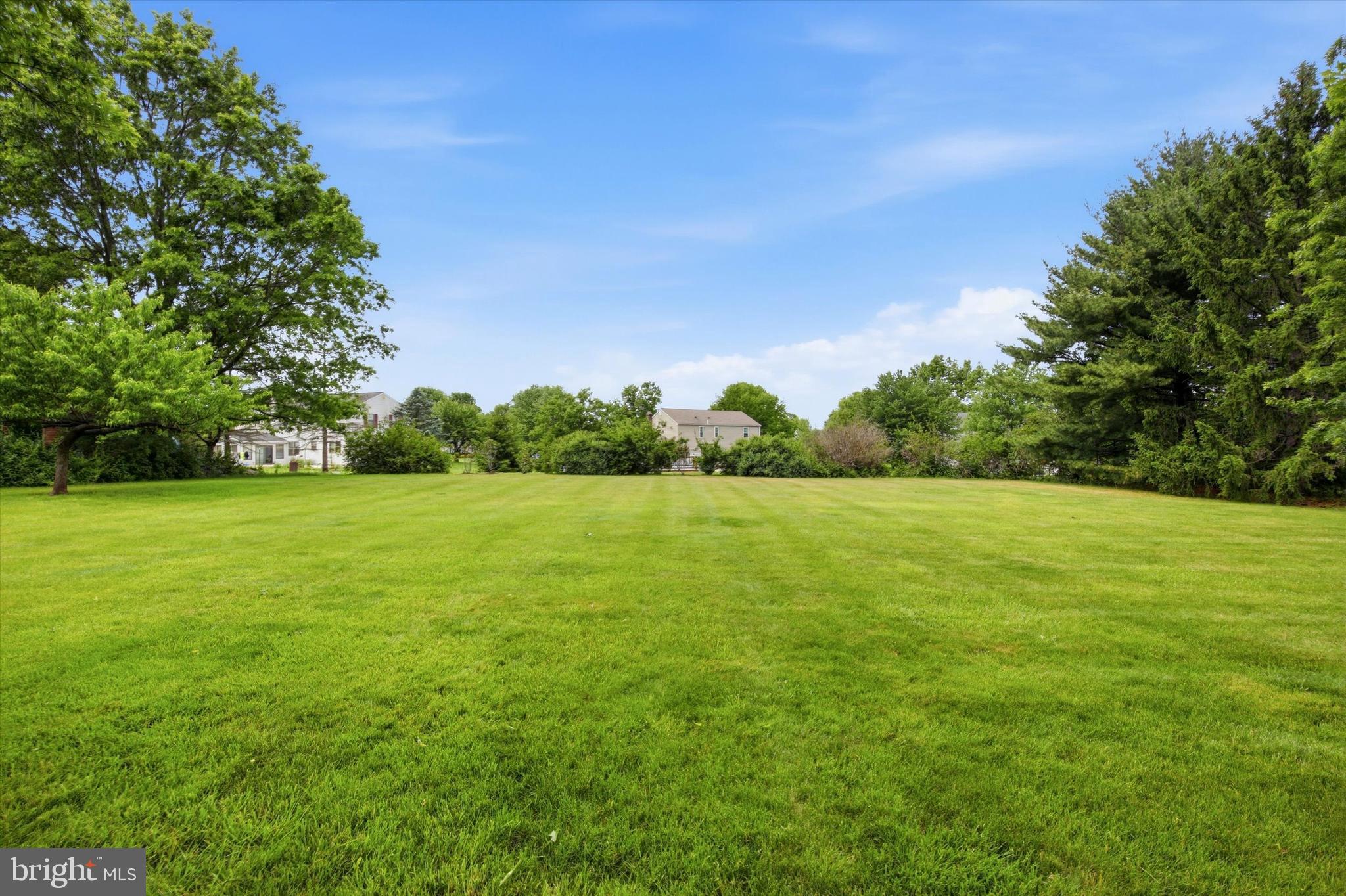COUNTRY MEADOWS - Residential