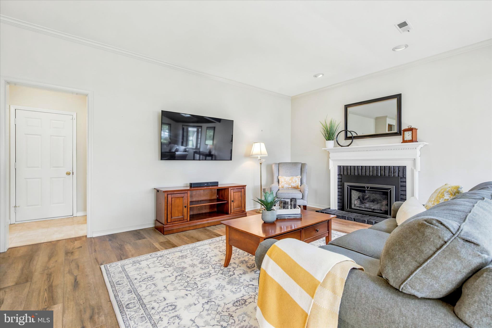 COUNTRY MEADOWS - Residential
