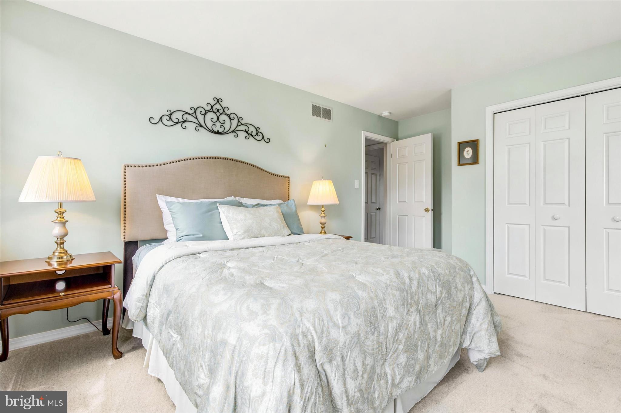 COUNTRY MEADOWS - Residential