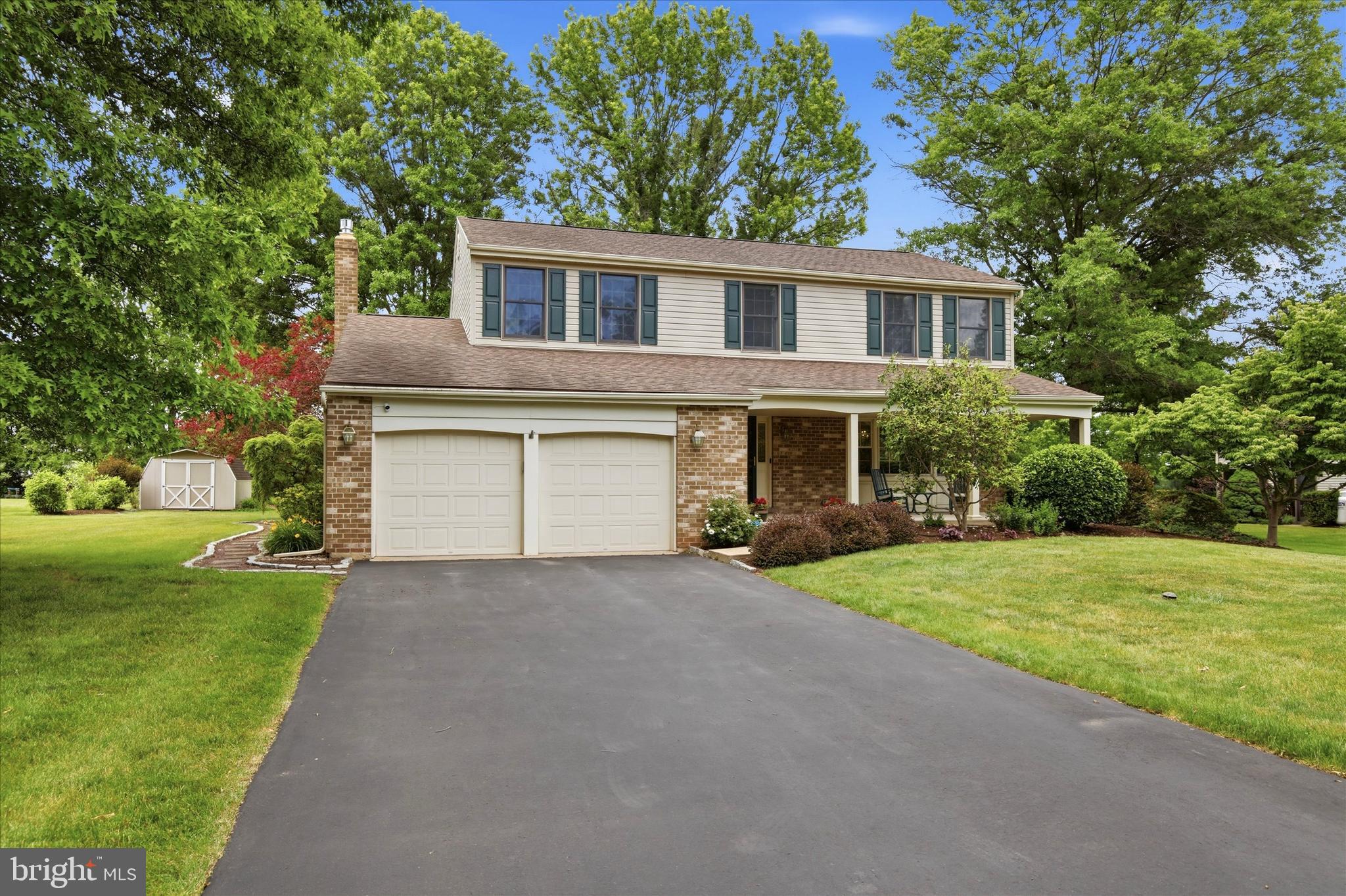 COUNTRY MEADOWS - Residential