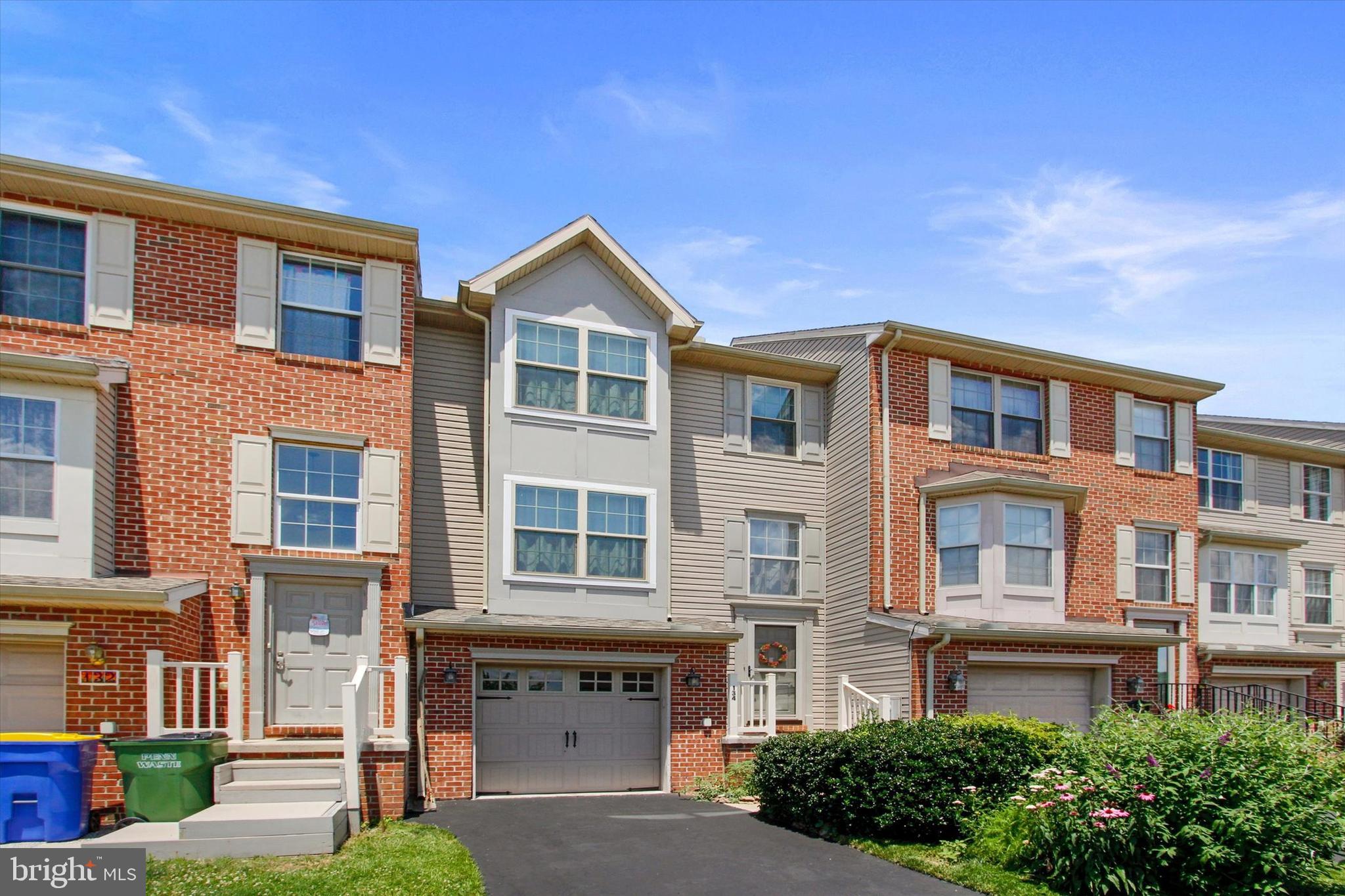 COLONIAL HILLS - Residential