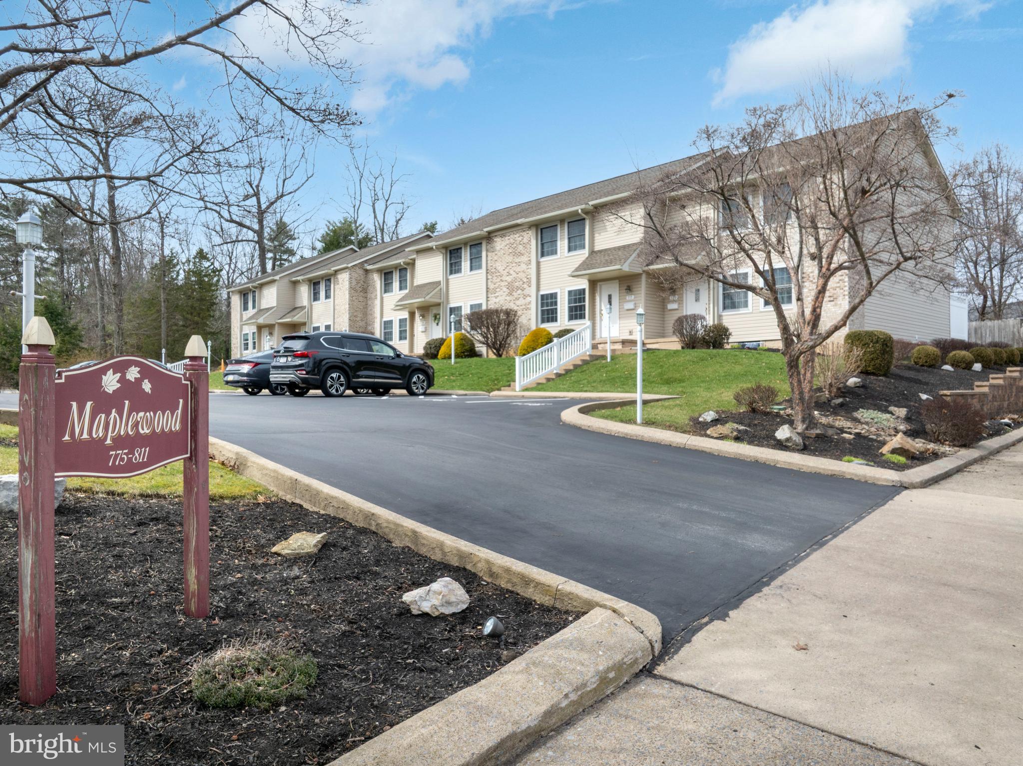 MAPLEWOOD TOWNHOUSES - Residential