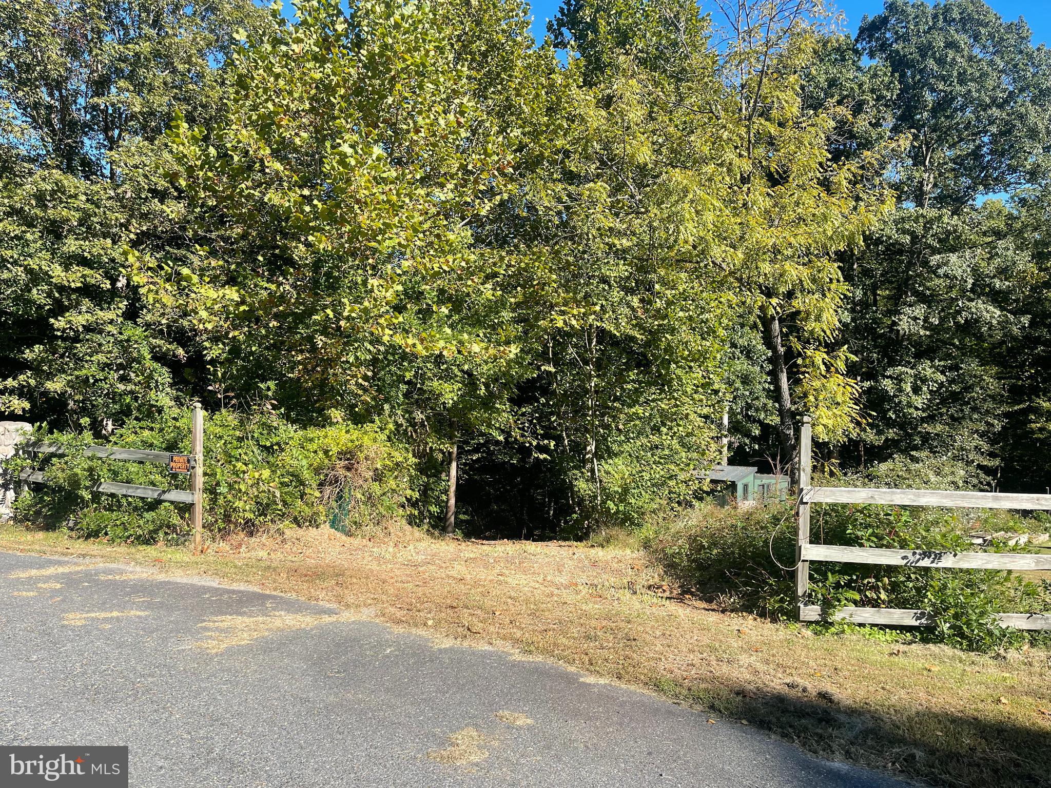 OLD BANKS - Land
