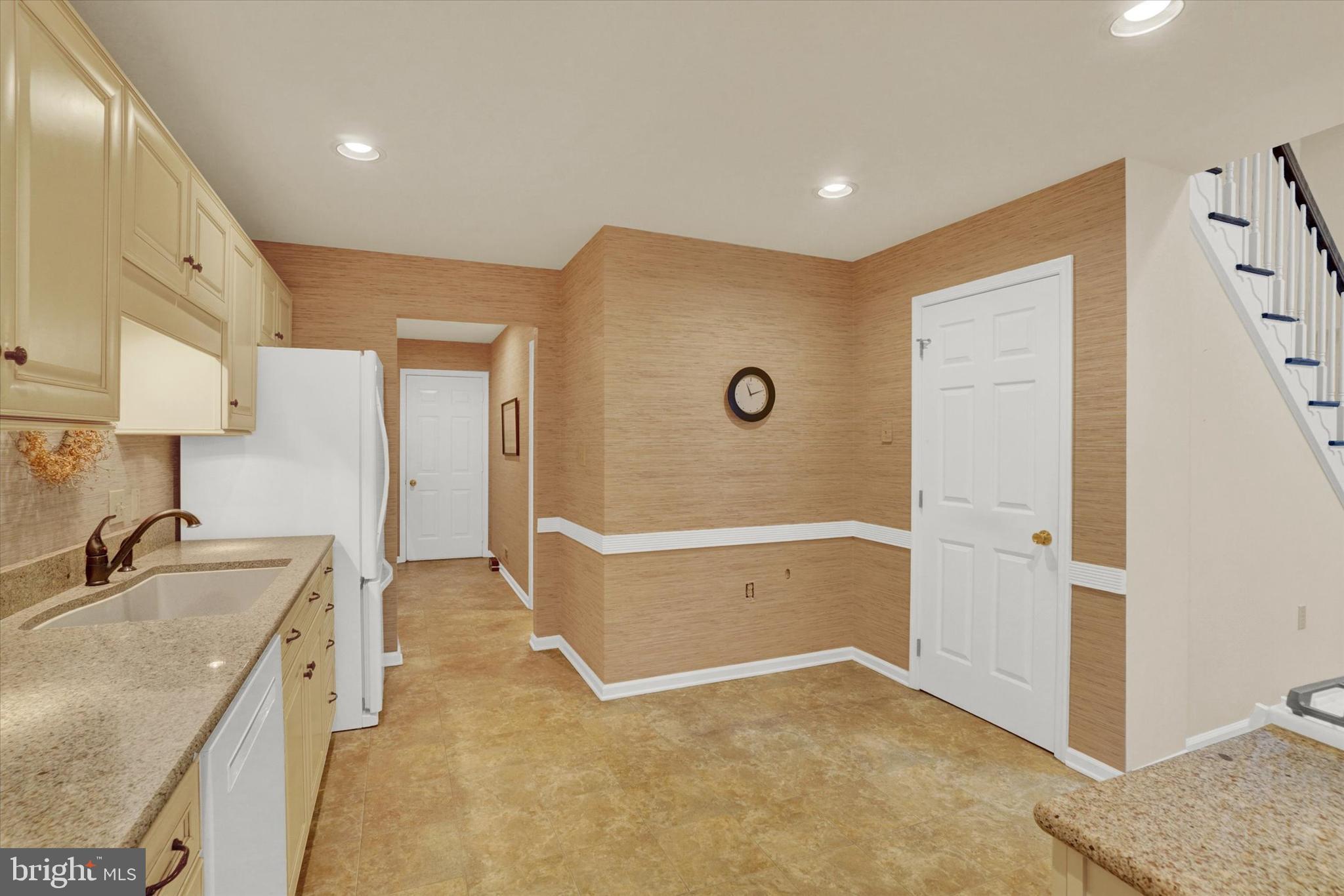 AVALONG PLACE - Residential