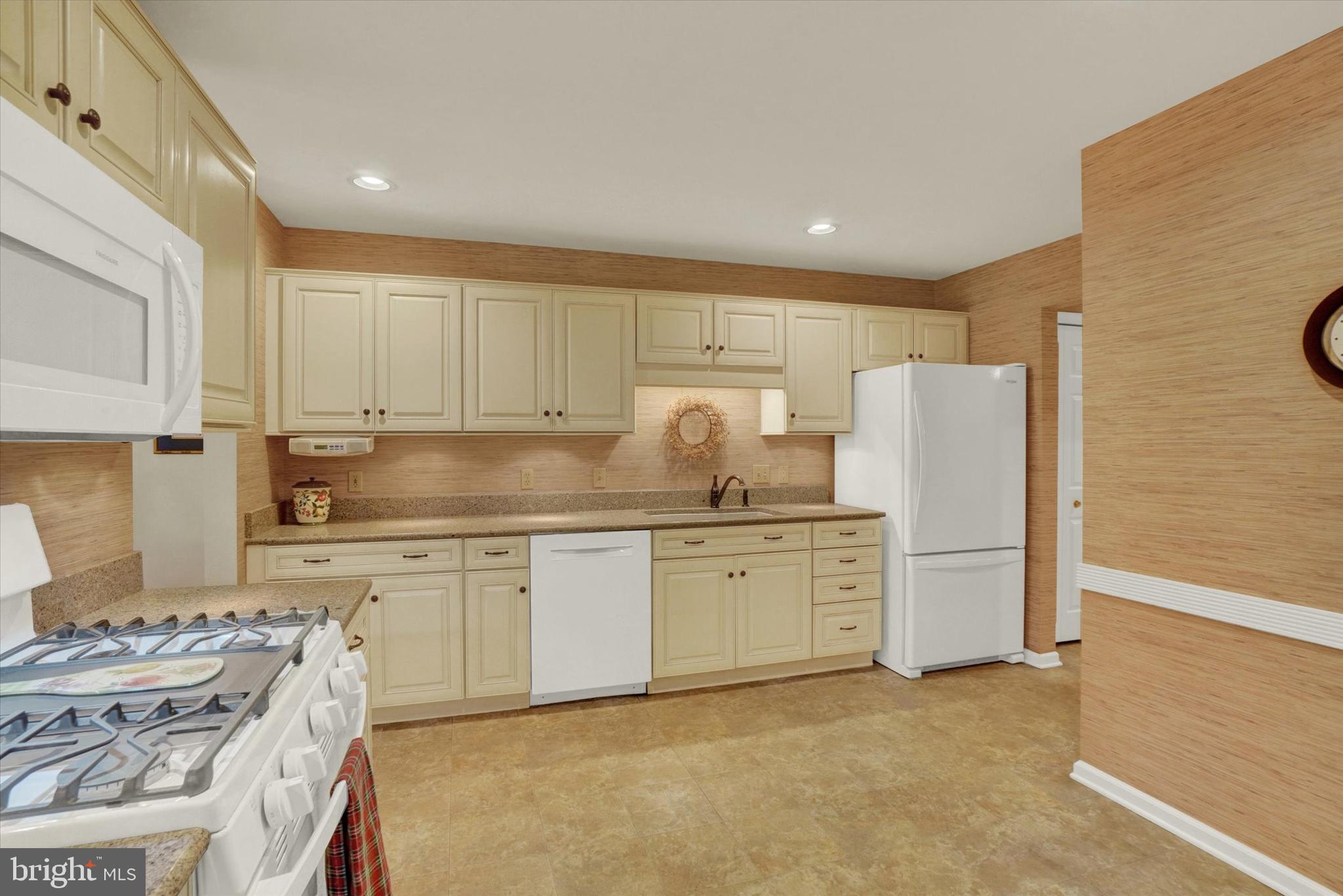 AVALONG PLACE - Residential