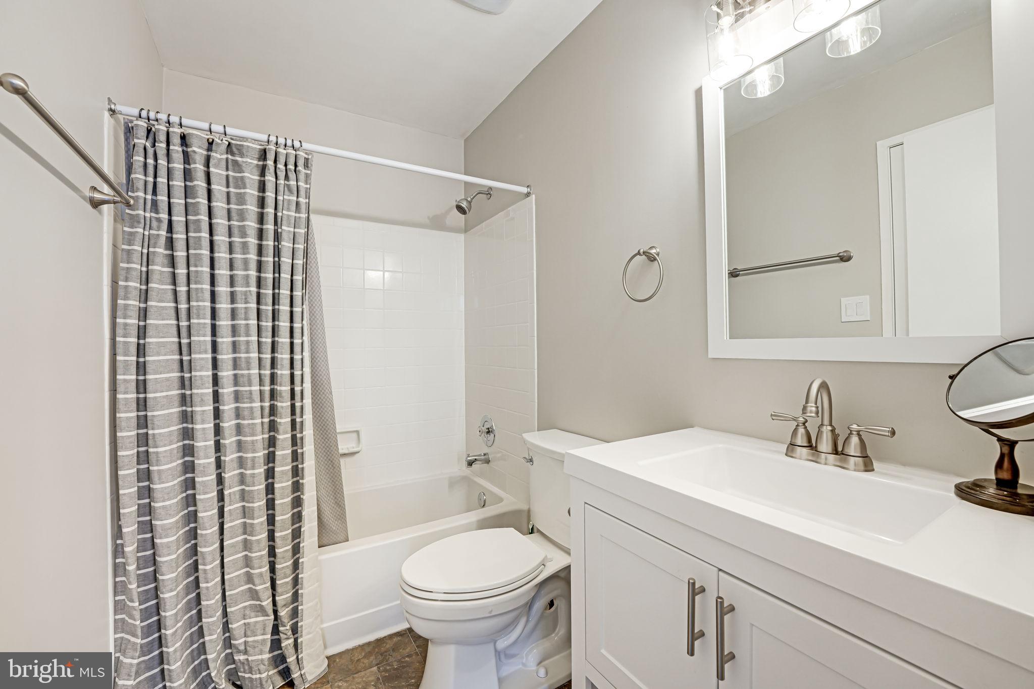 OAKWOOD COMMONS AT BURKE - Residential