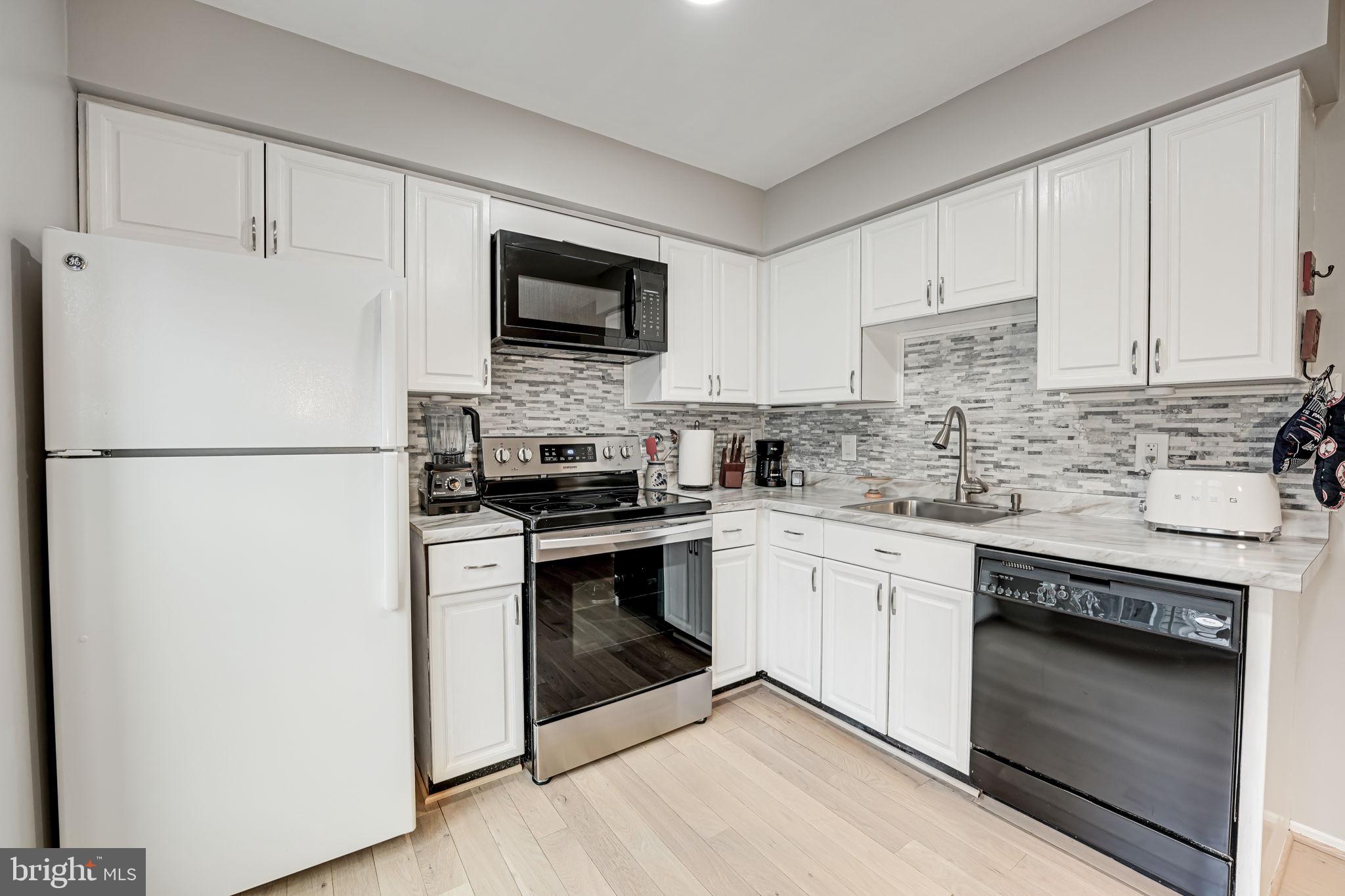 OAKWOOD COMMONS AT BURKE - Residential