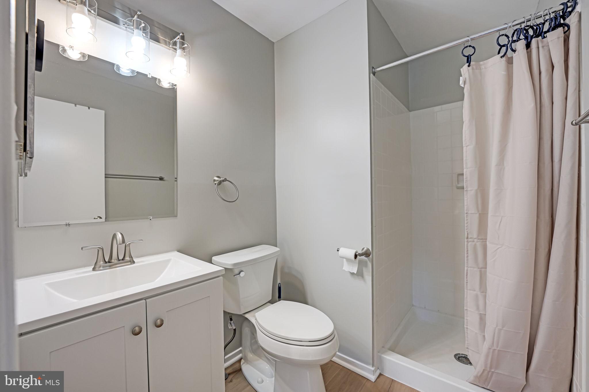OAKWOOD COMMONS AT BURKE - Residential