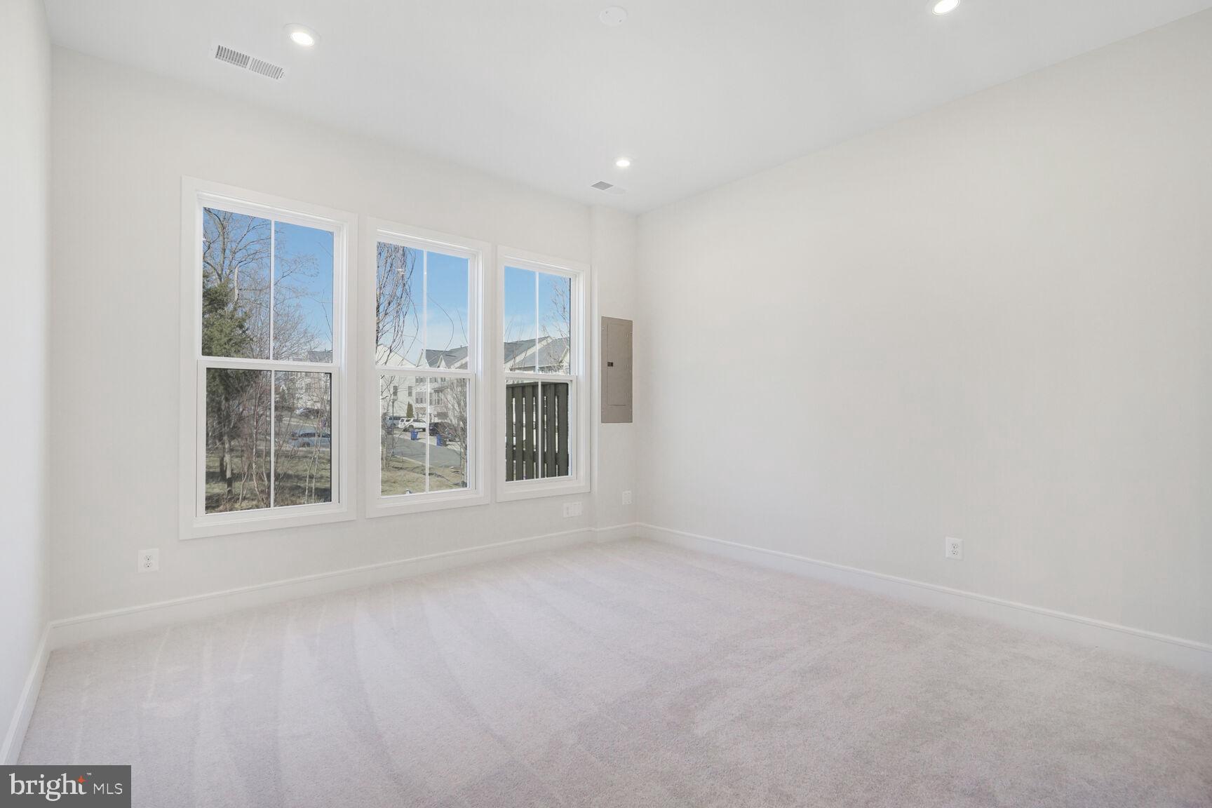 ROBINSON MANOR - Residential