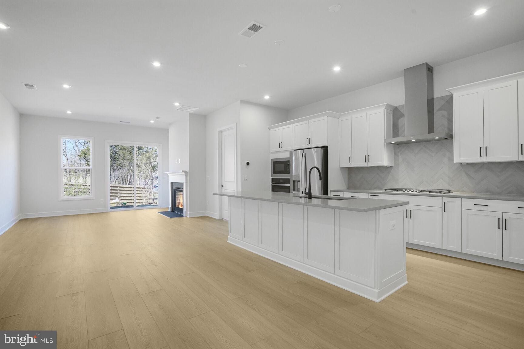 ROBINSON MANOR - Residential