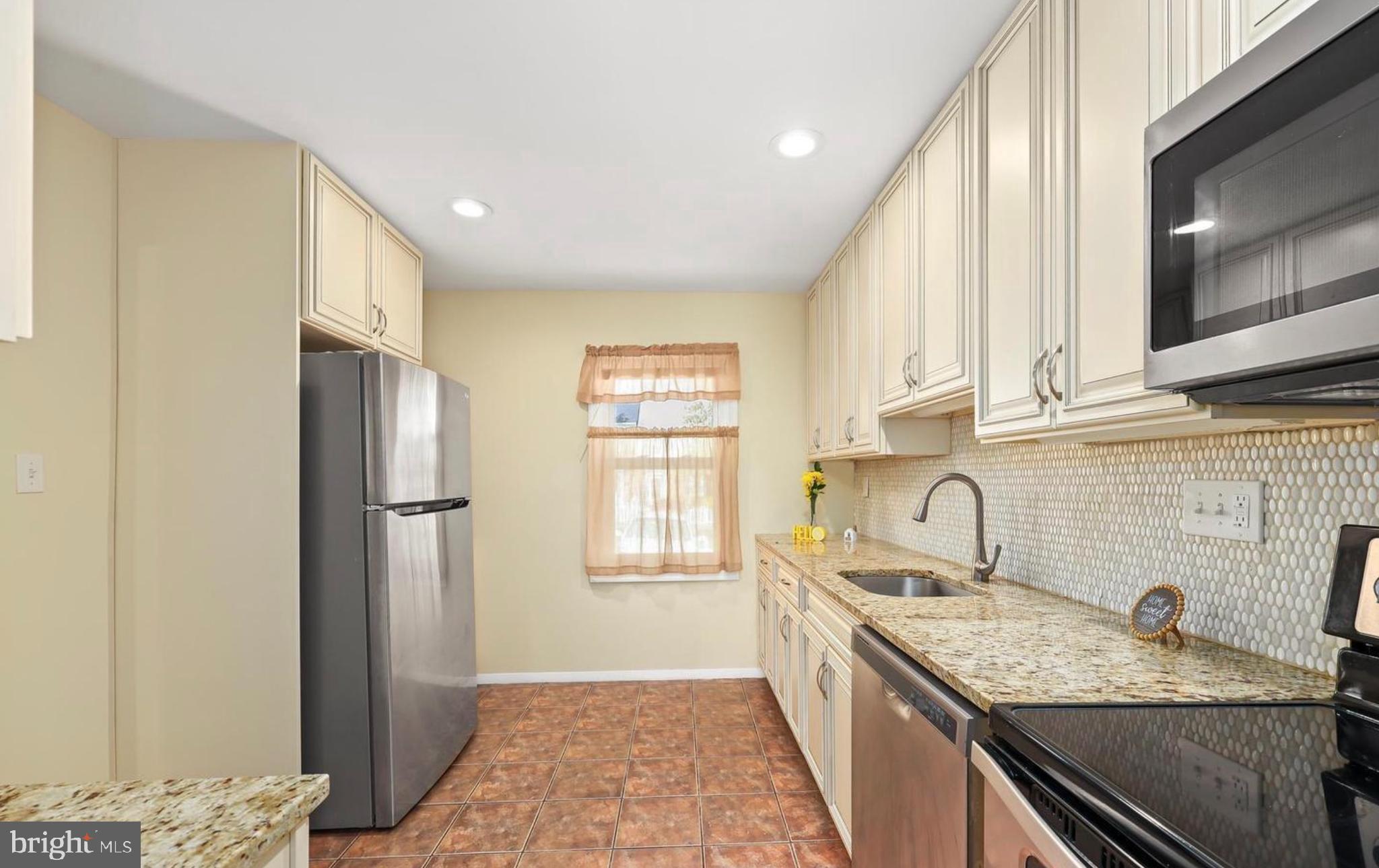 GEORGETOWN  VILLAGE - Residential Lease