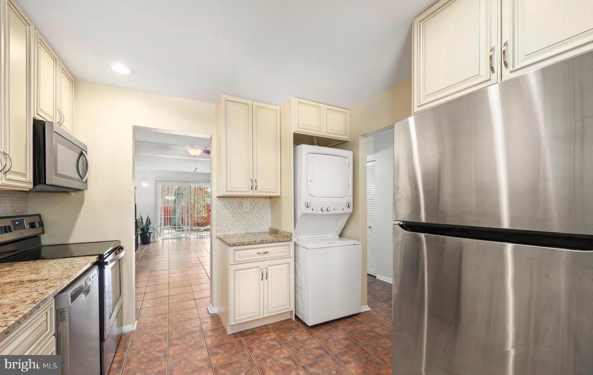 GEORGETOWN  VILLAGE - Residential Lease
