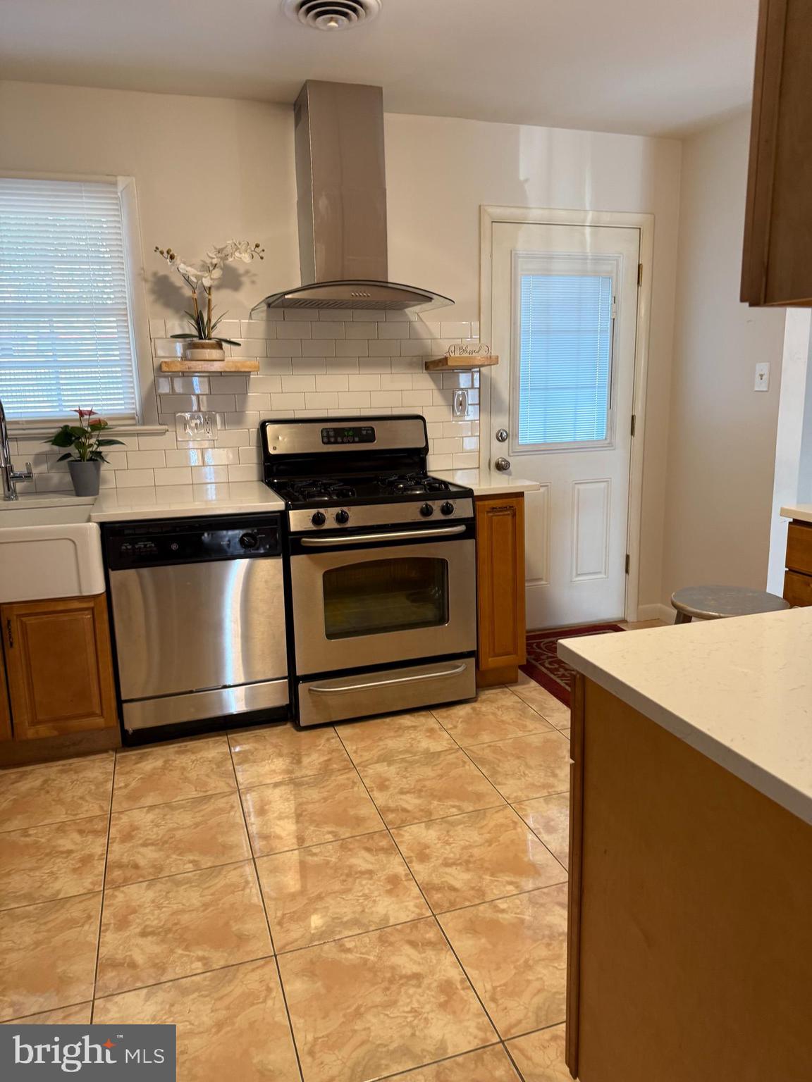 FORT WASHINGTON ESTATES - Residential Lease