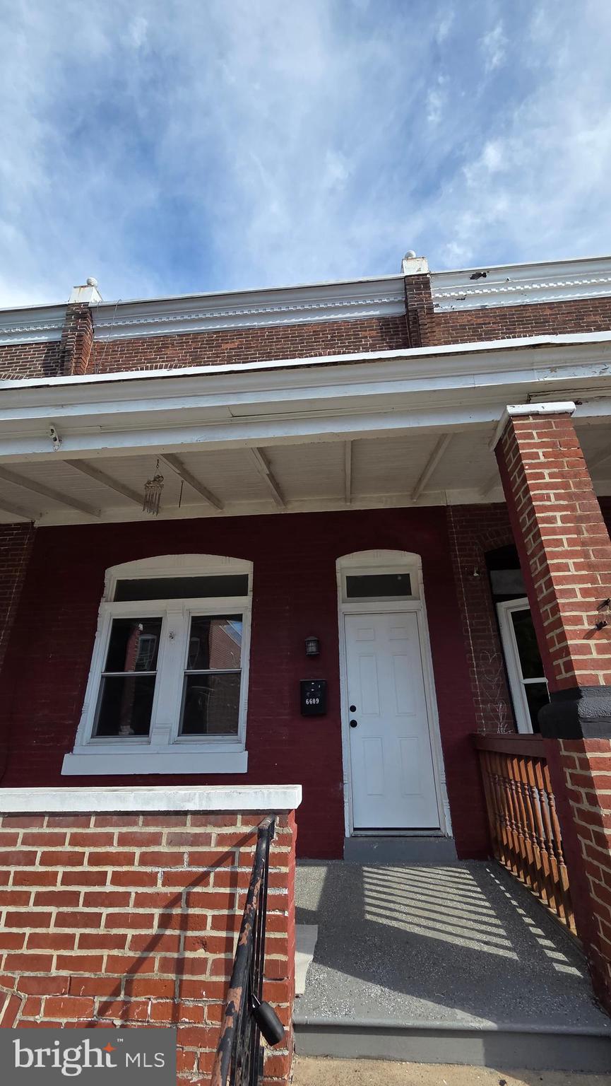 Newly updated and ready for its new owner! This charming home features 2 bedrooms upstairs, brand-new flooring, an updated kitchen, and a beautifully tiled bathroom.

The basement offers a separate mother-in-law suite with its own private entrance, kitchenette area, and full bathroom, providing great flexibility for extended family, guests, or additional living space.