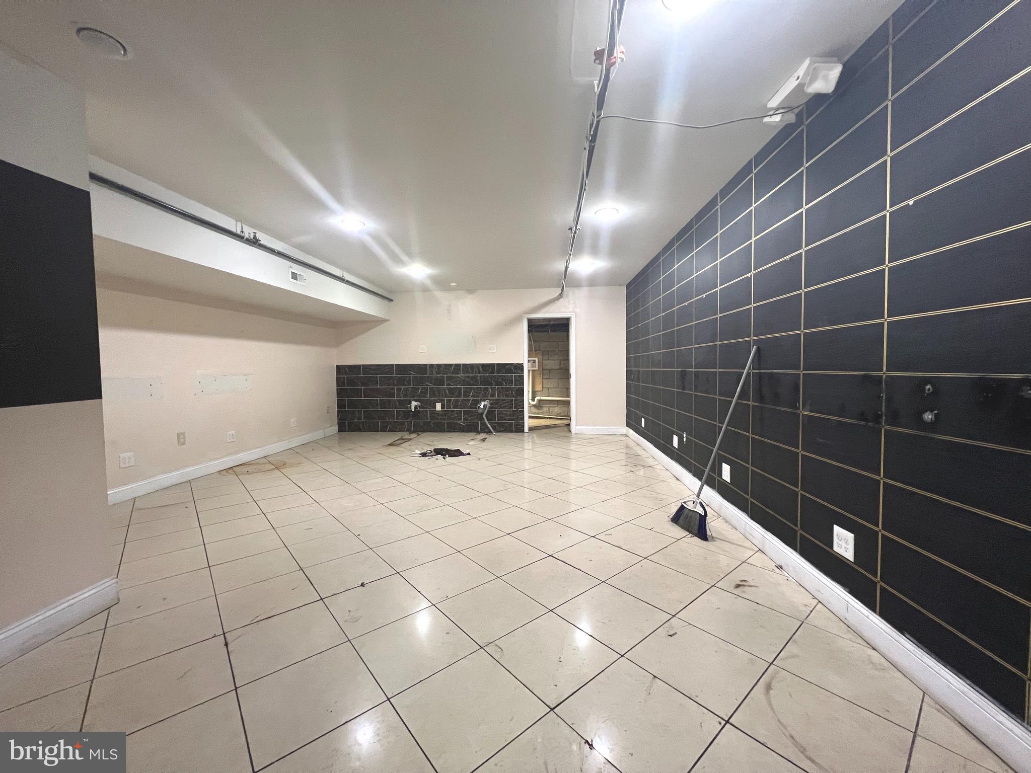 SPRING GARDEN - Commercial Lease