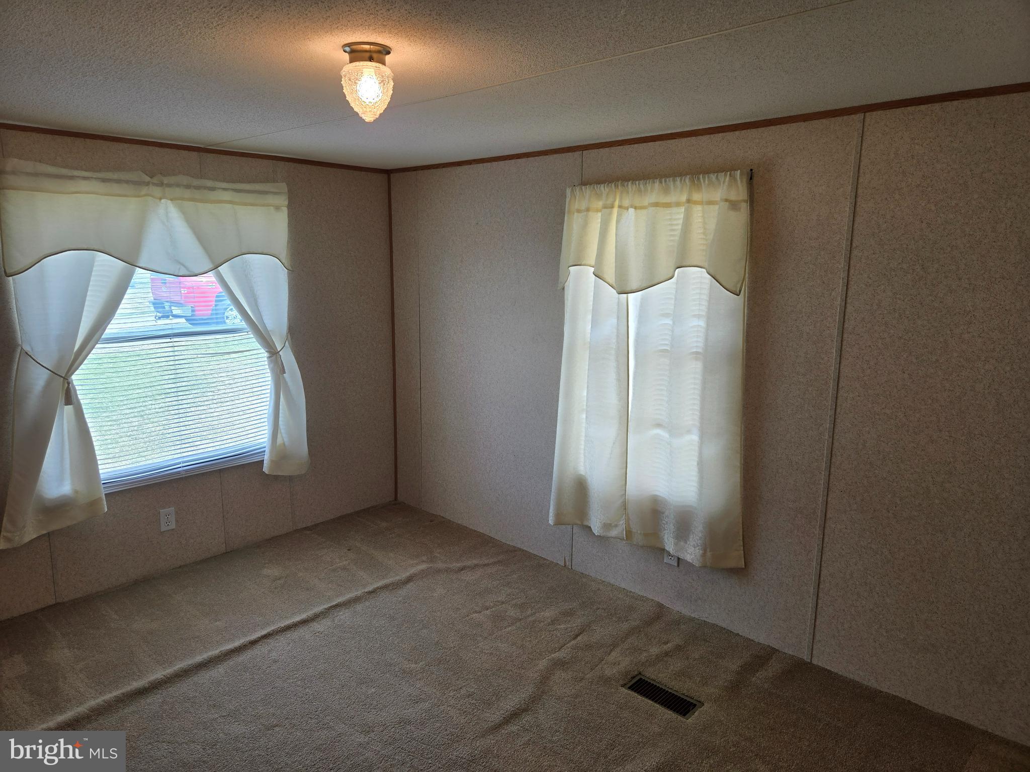 COLONIAL ESTATES - Residential