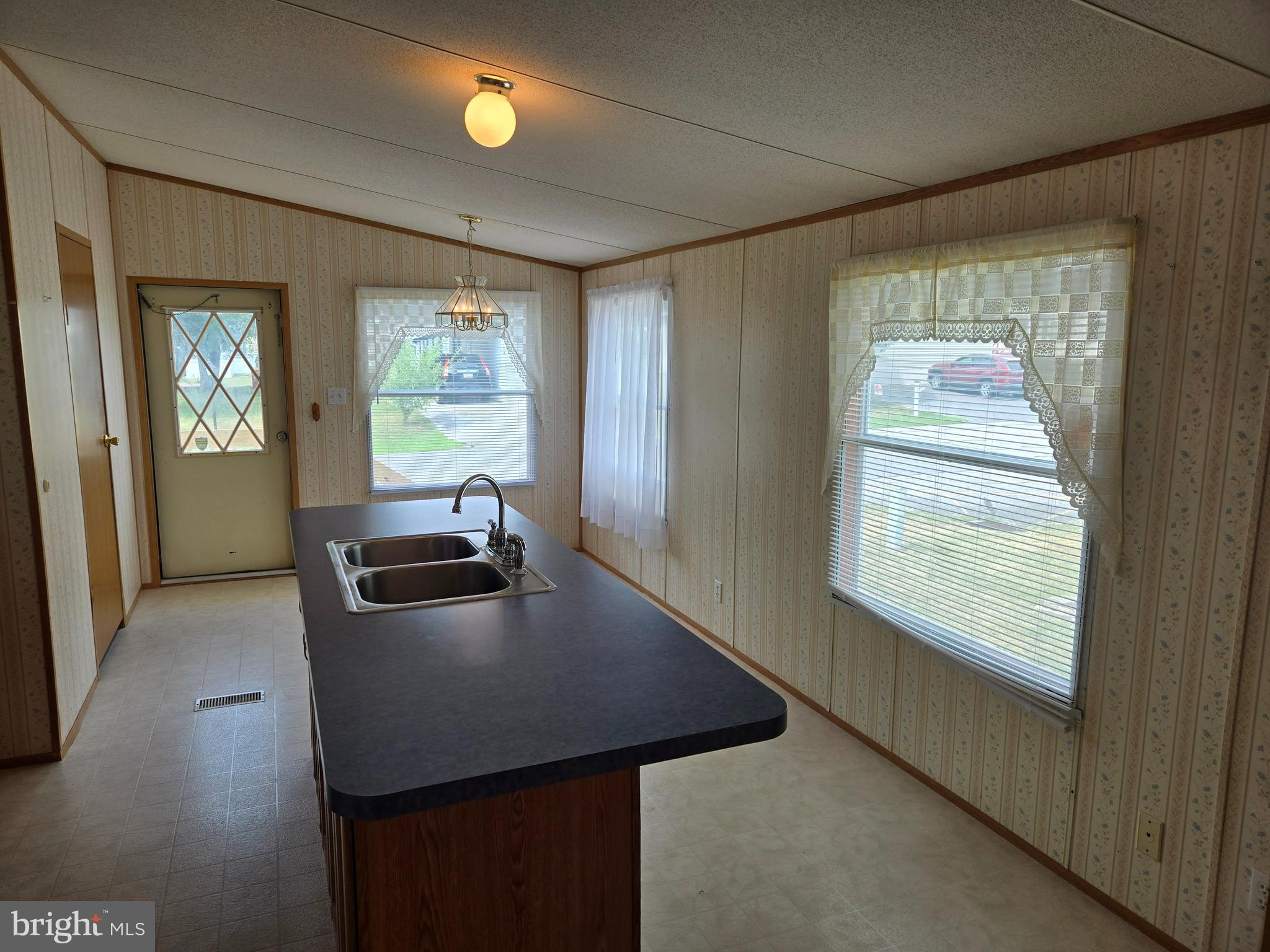 COLONIAL ESTATES - Residential