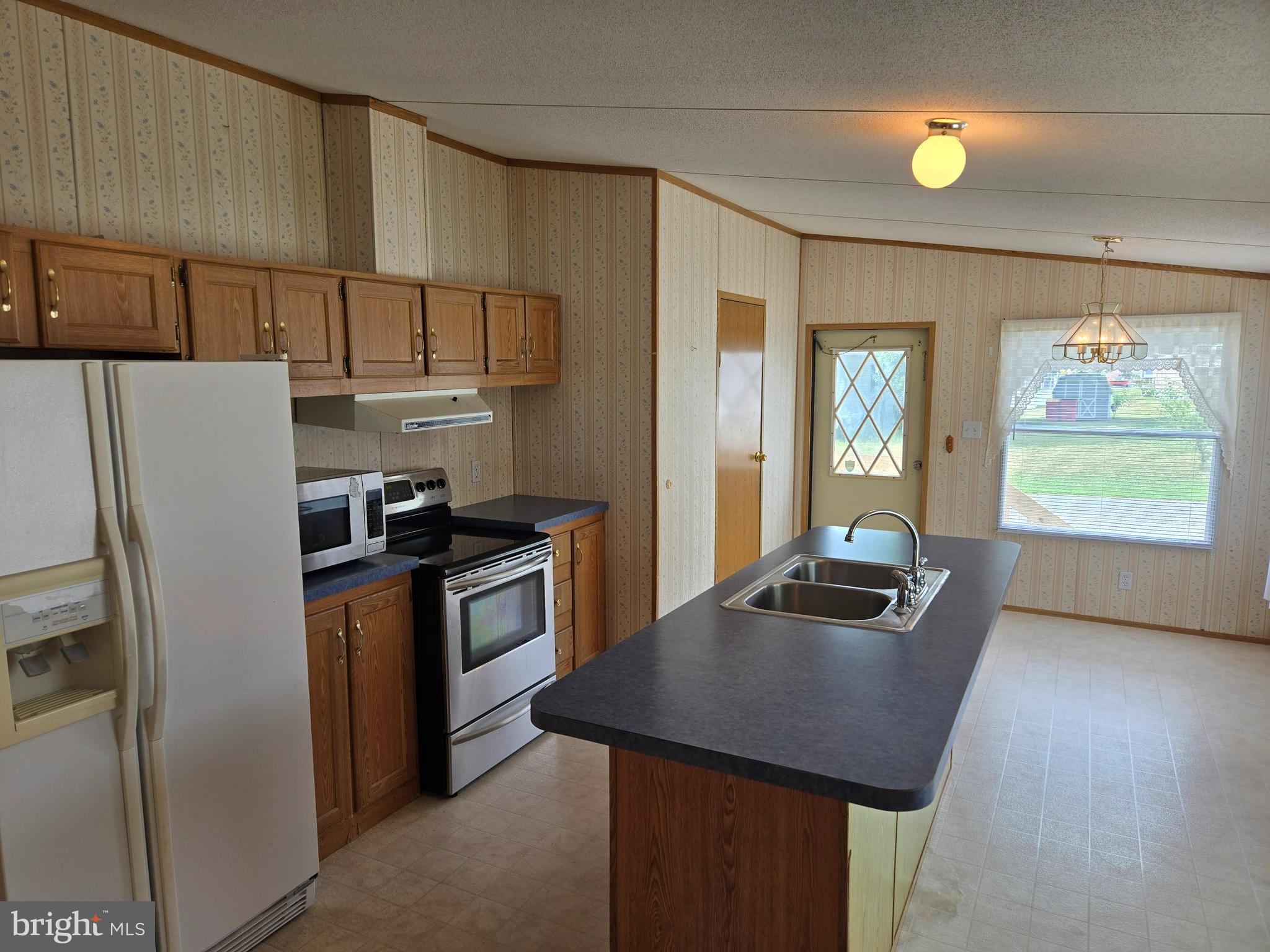 COLONIAL ESTATES - Residential