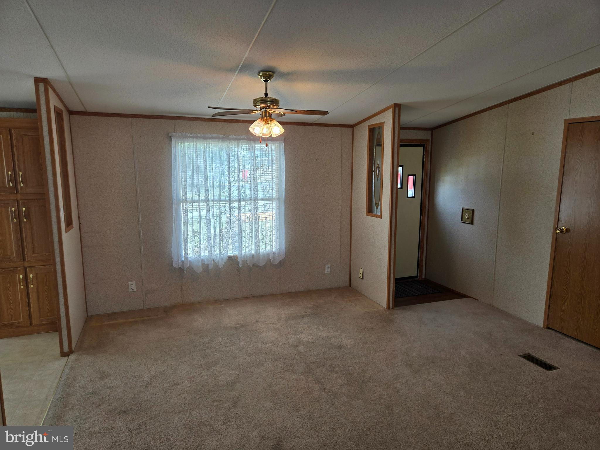 COLONIAL ESTATES - Residential
