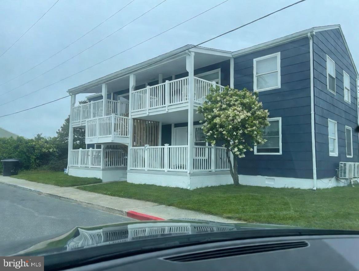 4 Unit building 2 bed 1 bath each with updated Tankless & Split units in 2019.  Painted in 2024 & new stairs in 2021