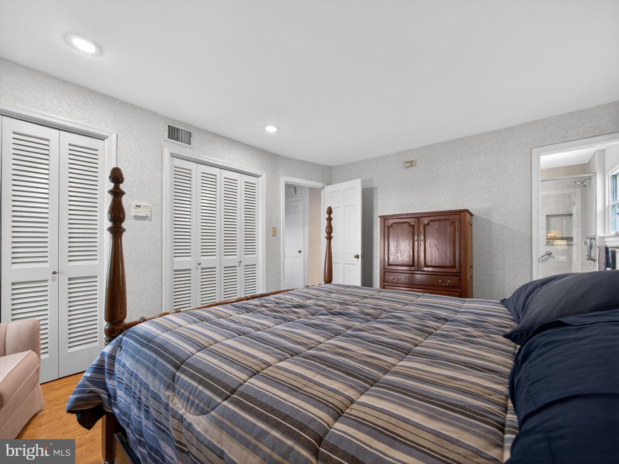 MEADOWBROOK - Residential