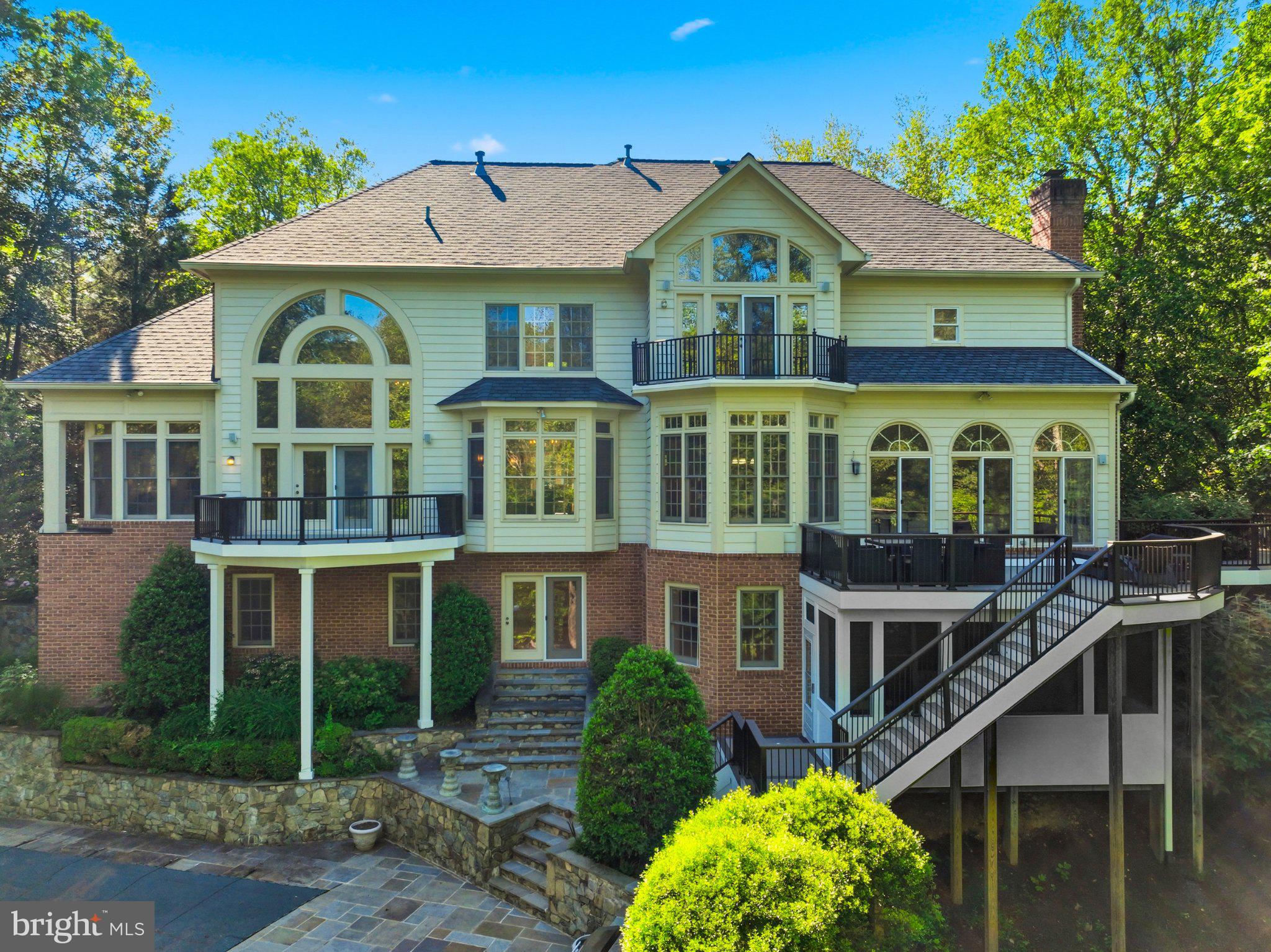 MCLEAN FALLS AT CHINQUAP - Residential
