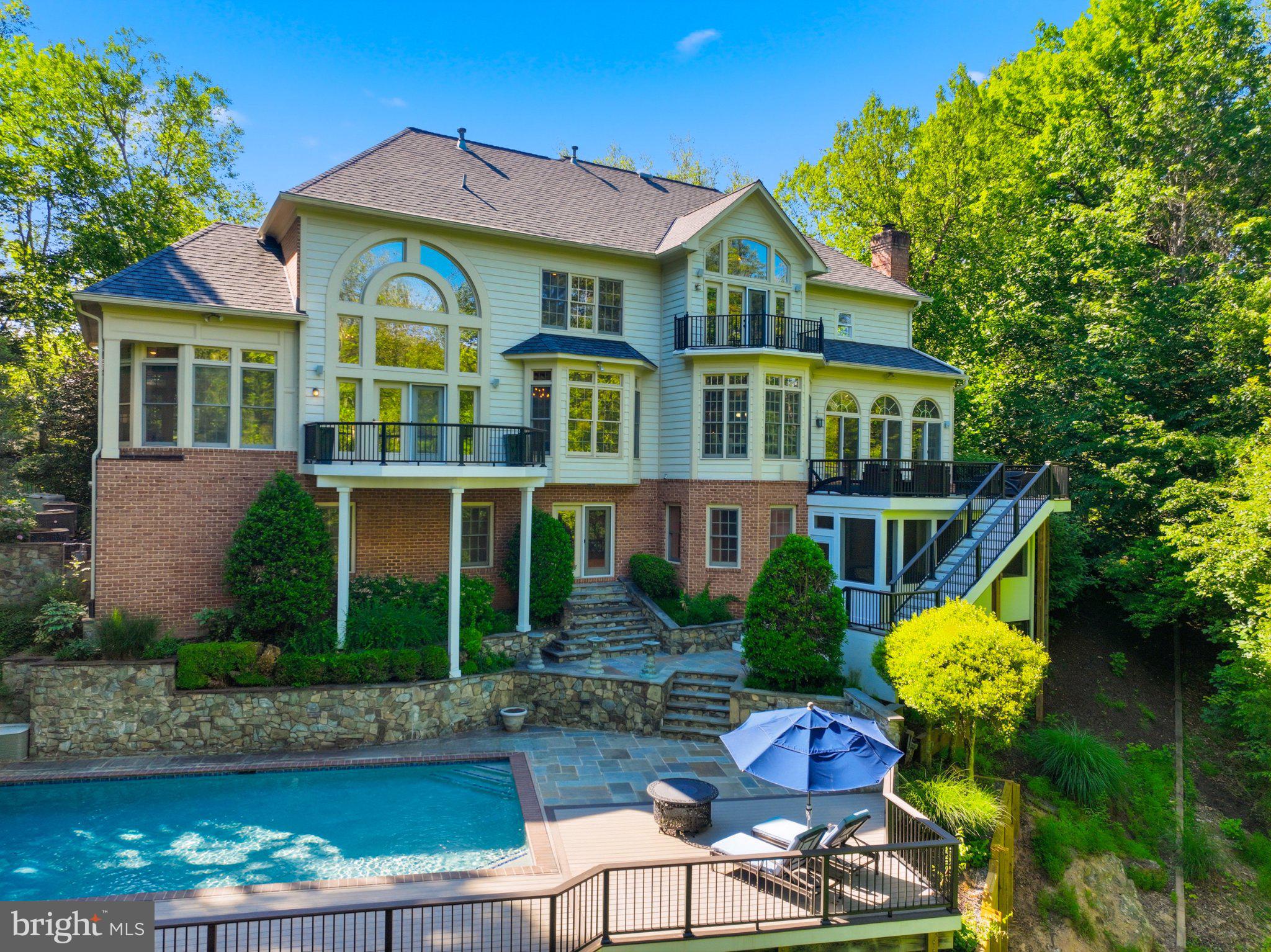 MCLEAN FALLS AT CHINQUAP - Residential