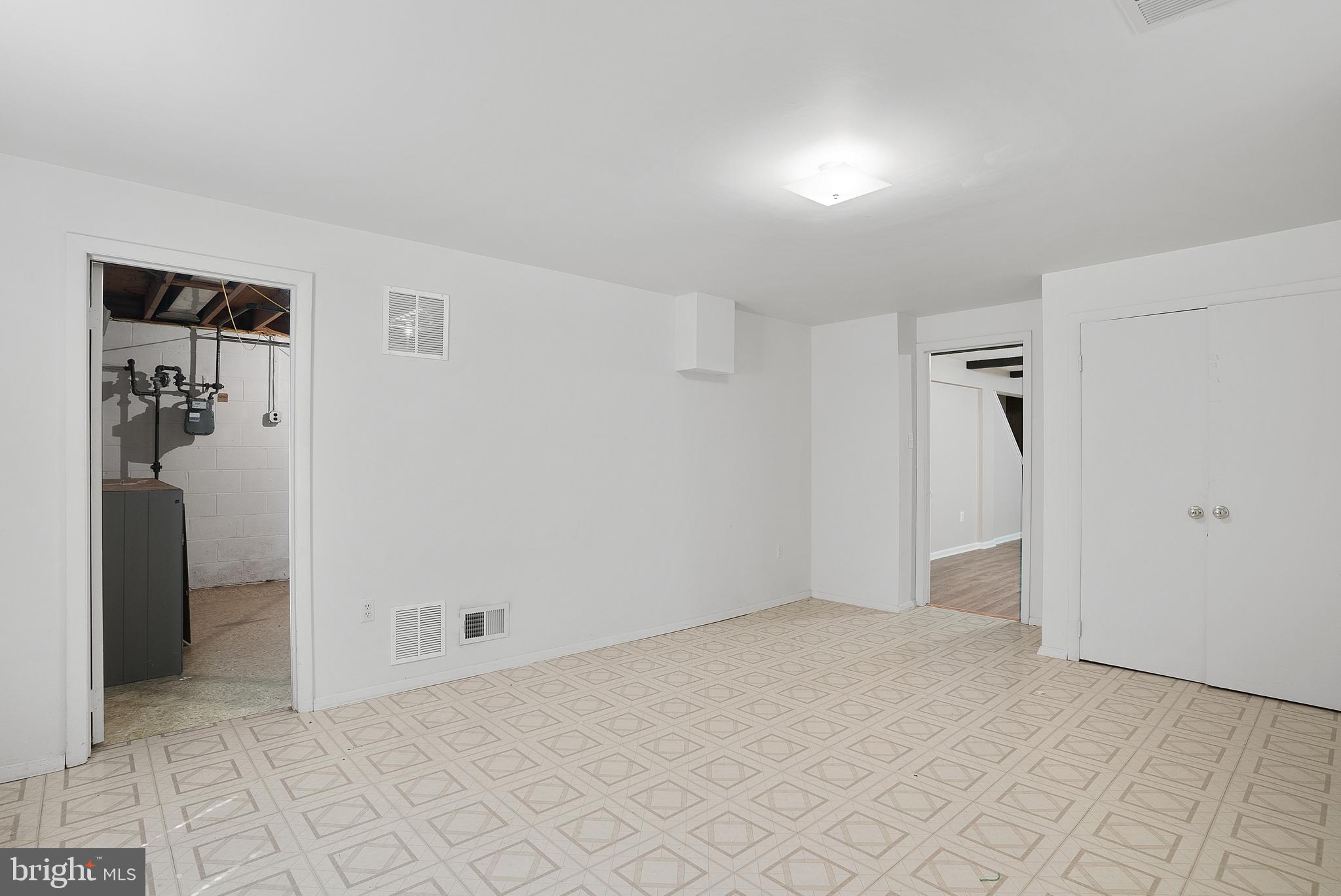 MANOR WOODS - Residential