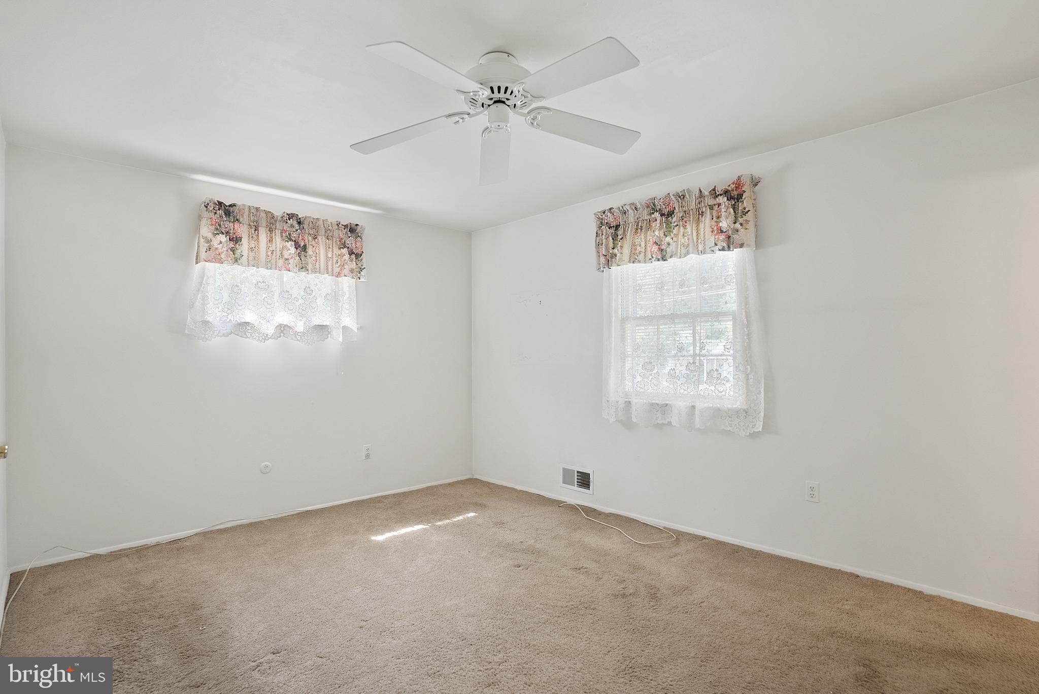 MANOR WOODS - Residential