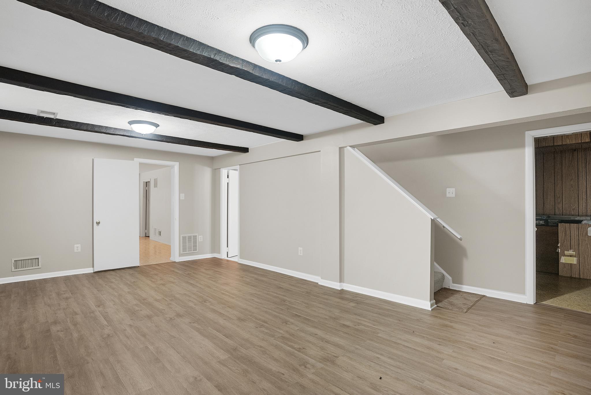 MANOR WOODS - Residential
