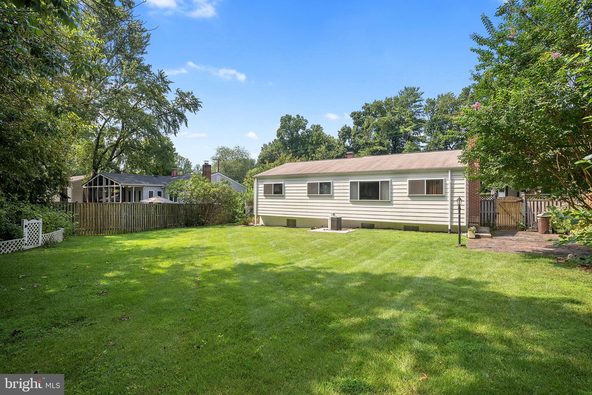MANOR WOODS - Residential