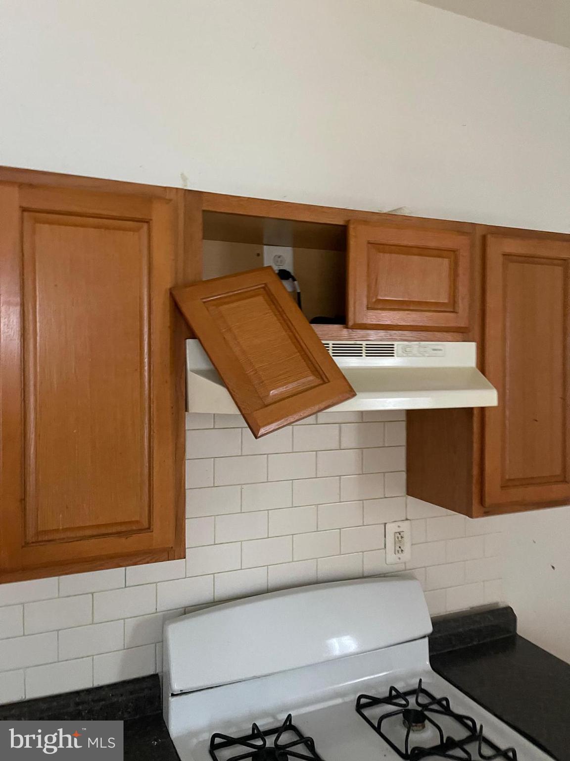 Since the property had been broken into, we turned off the electricity and water and closed it with boards. When you are done visiting, please take a screwdriver and use it to close the property. Kindly keep in mind that you will be the one responsible for it when you open the house.