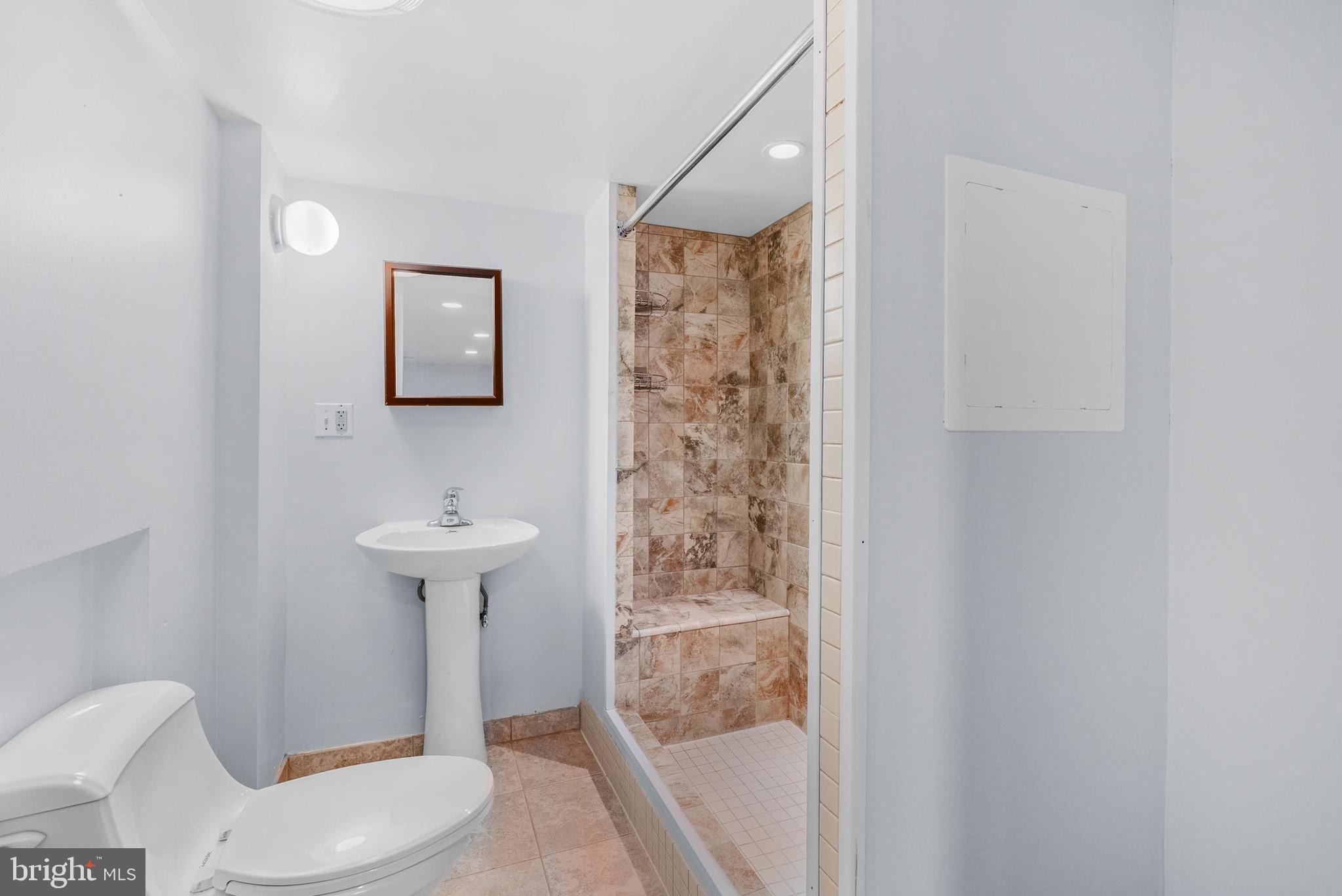FAIRMOUNT - Residential Lease