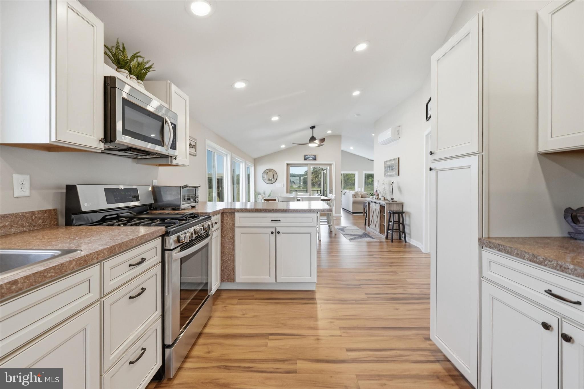 WEST BAY PARK - Residential