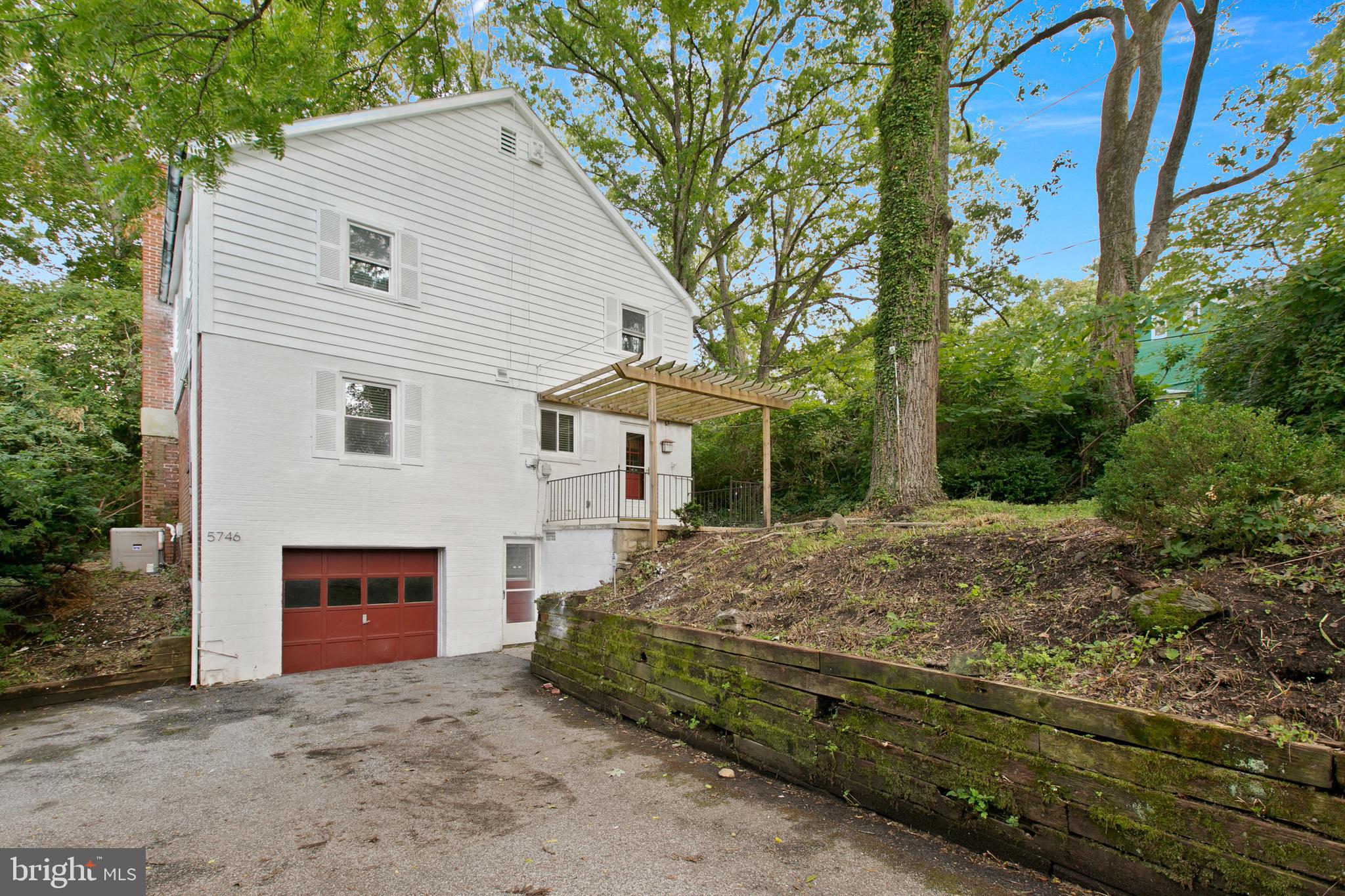 STUNNING COLONIAL HOME LOCATED IN MOUNT WASHINGTON!!  PRIVATE DINING ROOM, LIVING ROOM, BEDROOMS ARE ALL HARDWOOD FLOORS!!  FRONT AND BACK PATIO, INCLUDING A PARKING PAD AND GARAGE, SHARED DRIVEWAY!!  FULLY FINISHED BASEMENT!!  LOCATED IN QUITE REMOTE AREA CLOSE TO RUNNING TRAILS, SHORT DRIVING DISTANCES TO STORES AND RESTAURANTS!! SCHEDULE YOUR SHOWINGS TODAY!